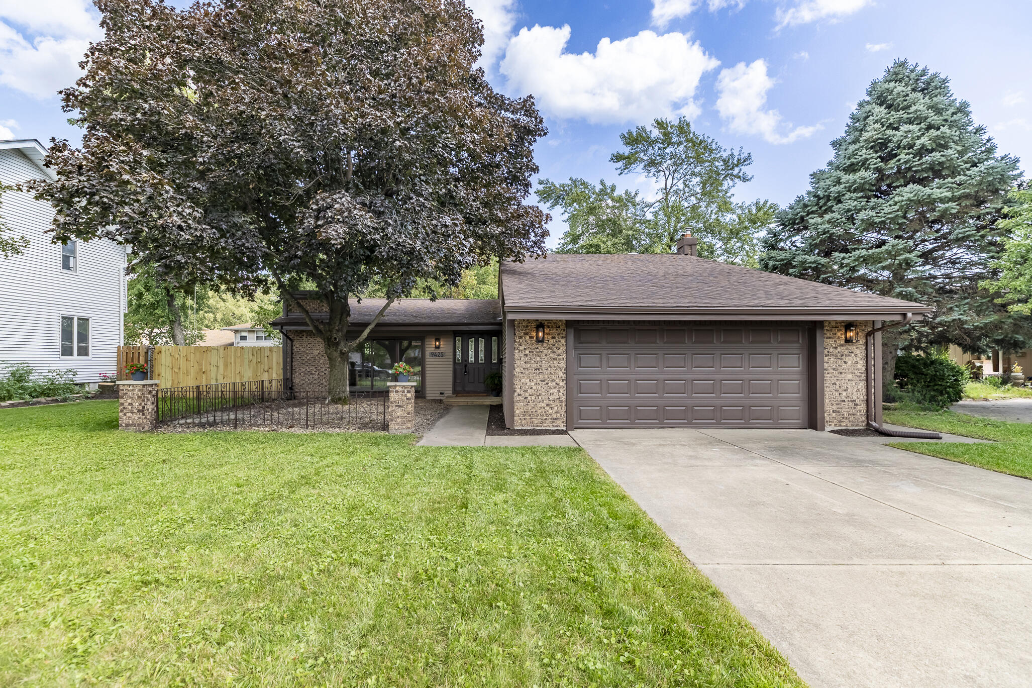 9425 Oriole Drive Property Photo 1