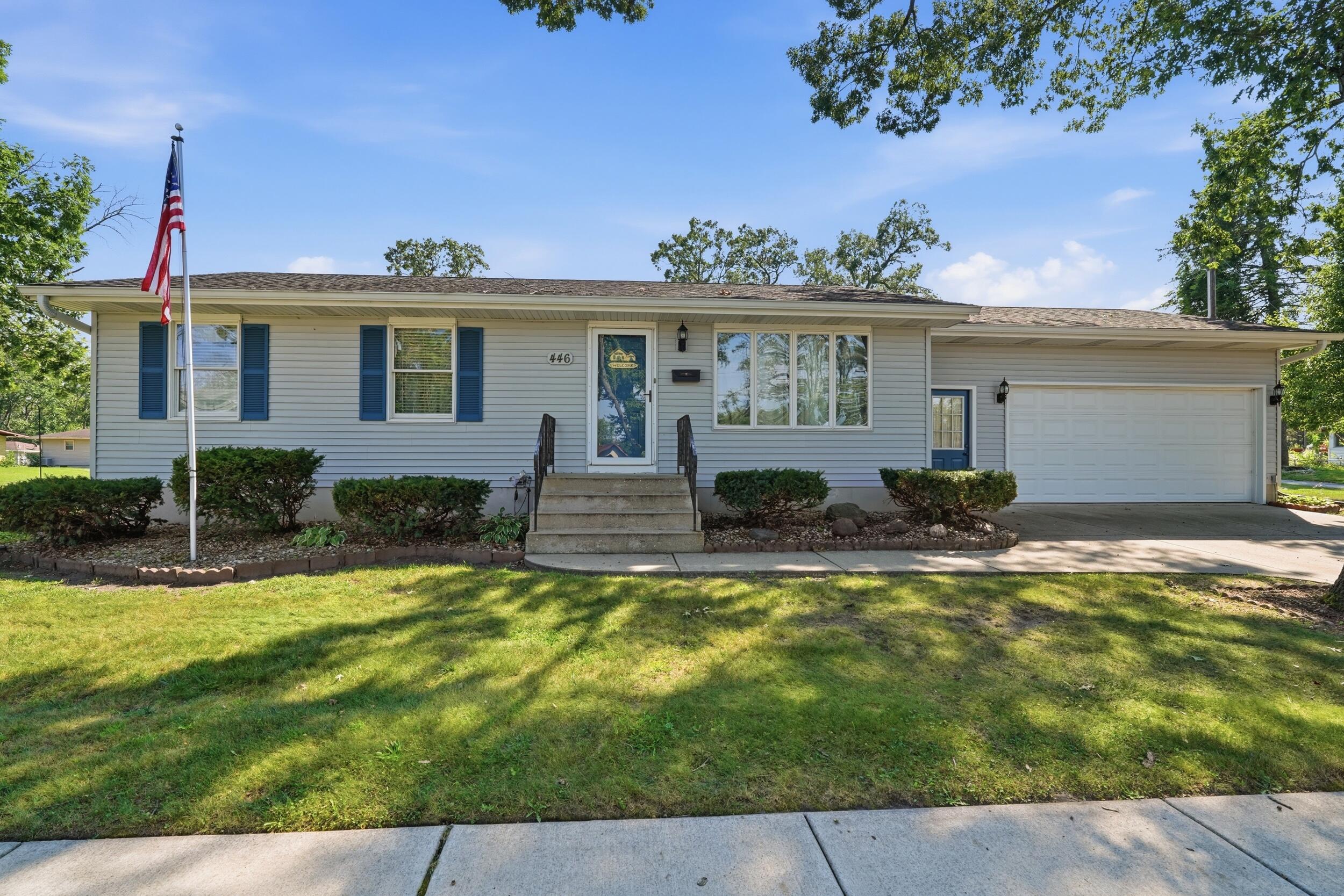 446 N Glenwood Drive Property Photo 1