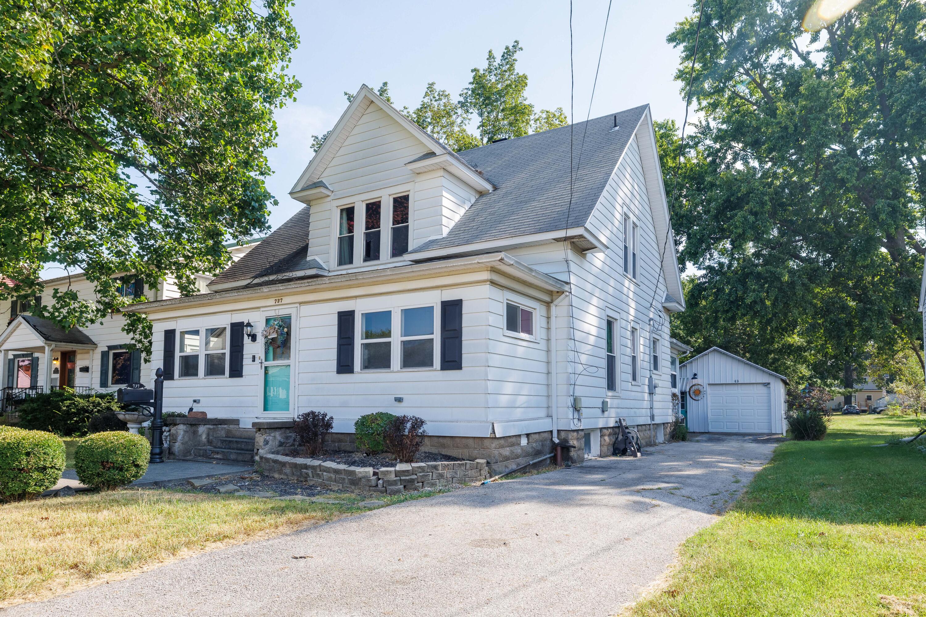 737 N College Avenue Property Photo 1