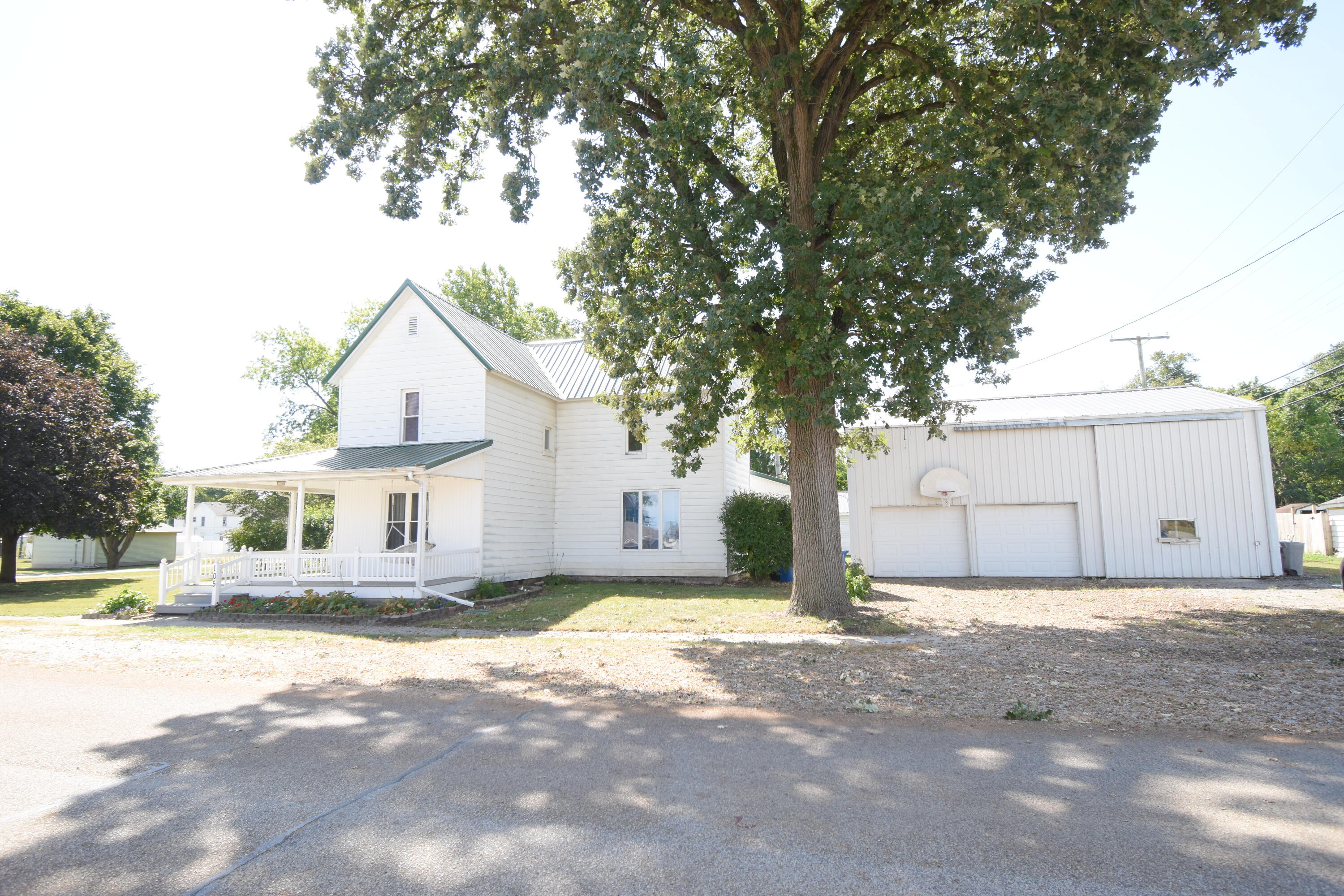 105 W South Street Property Photo 1