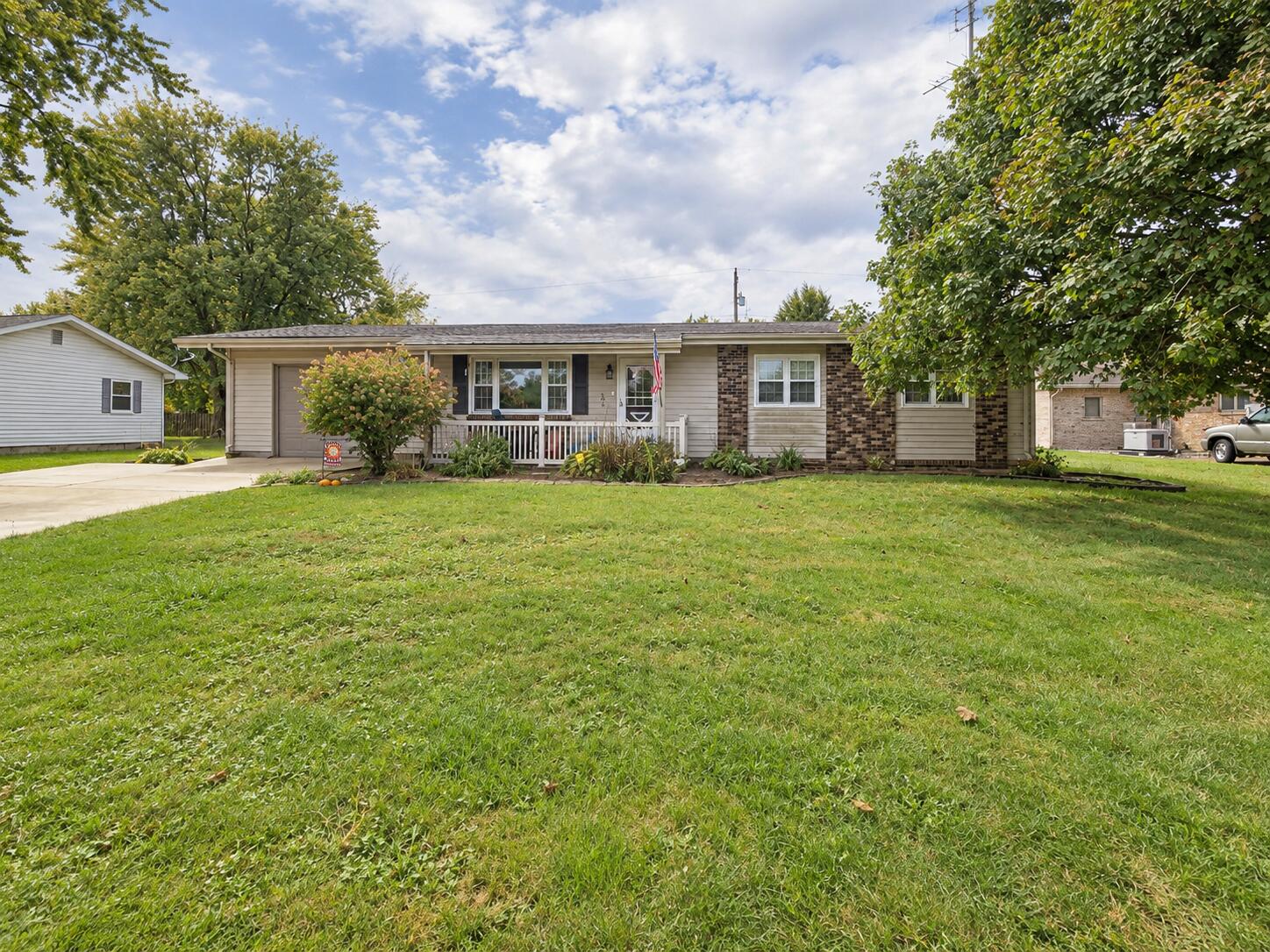 517 E Violet Drive Property Photo 1