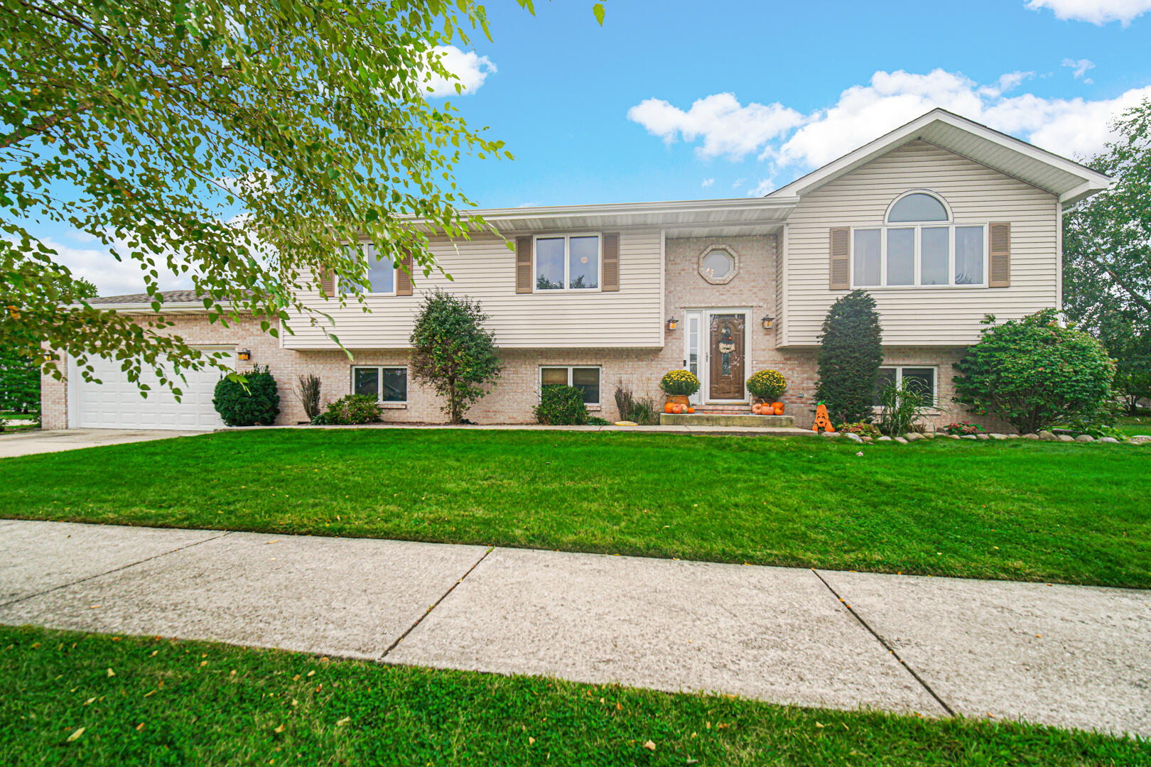 1509 Mockingbird Drive Property Photo 1