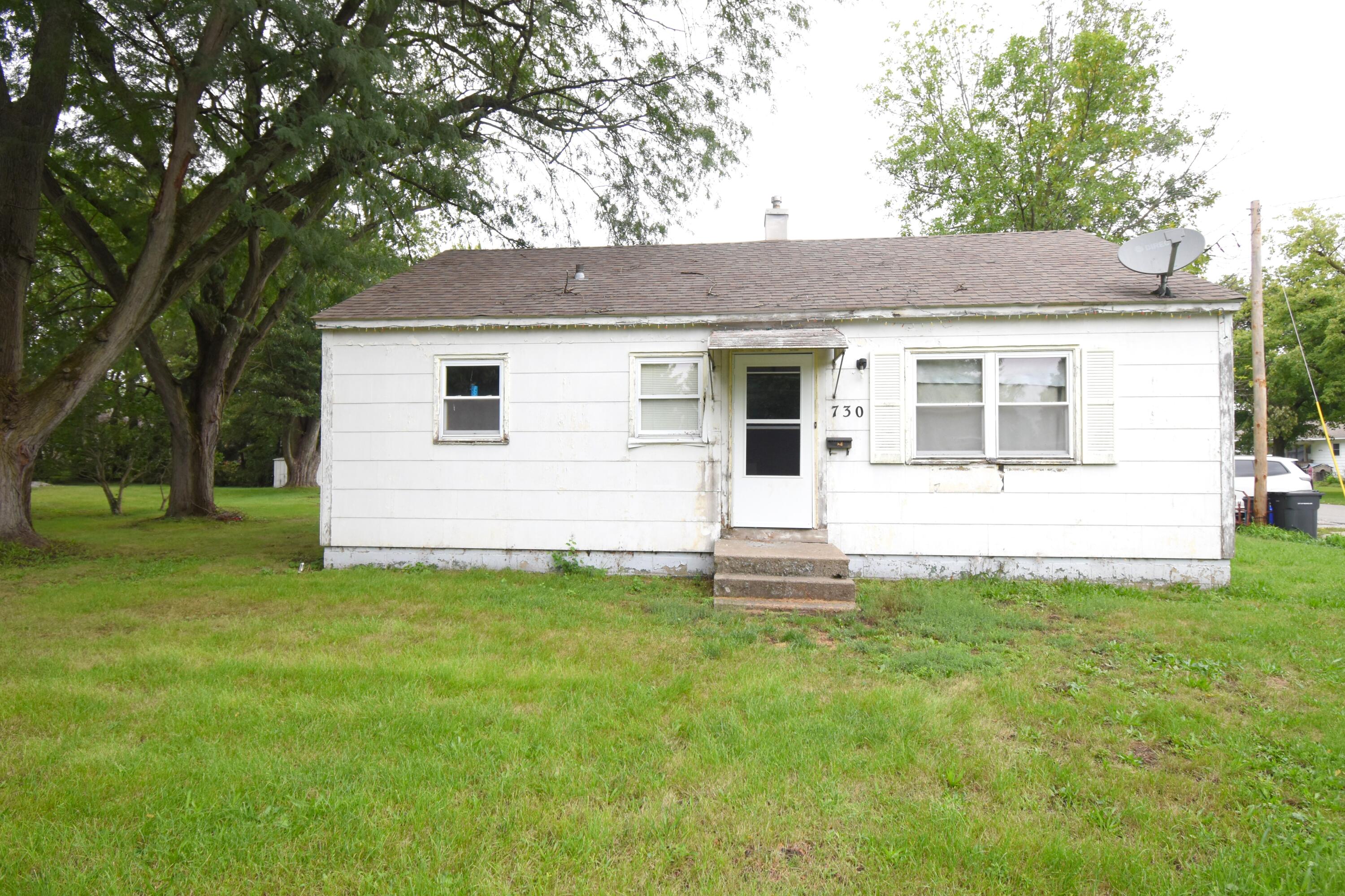 730 E Leopold Drive Property Photo 1