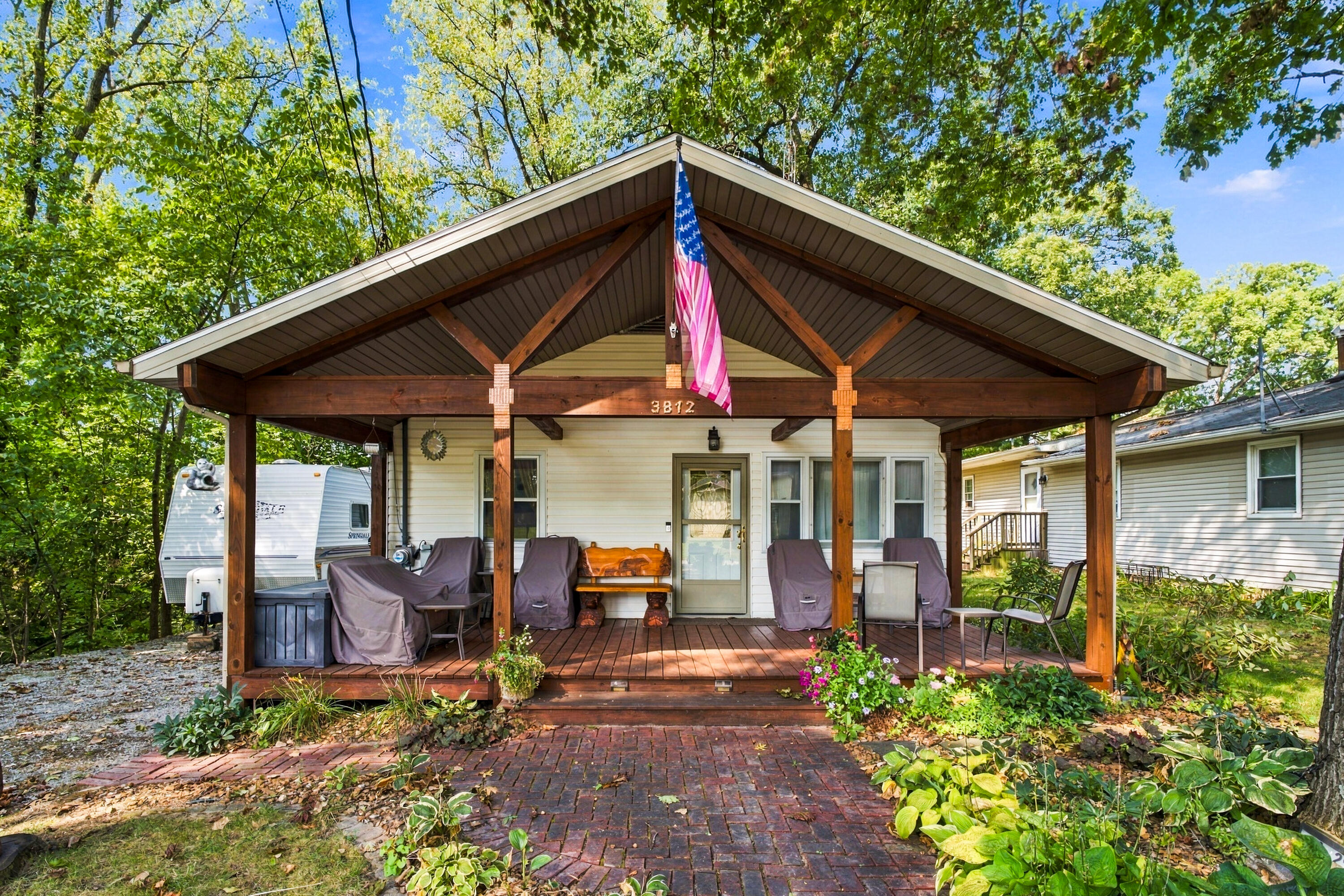 3812 E Forest Lodge Property Photo 1