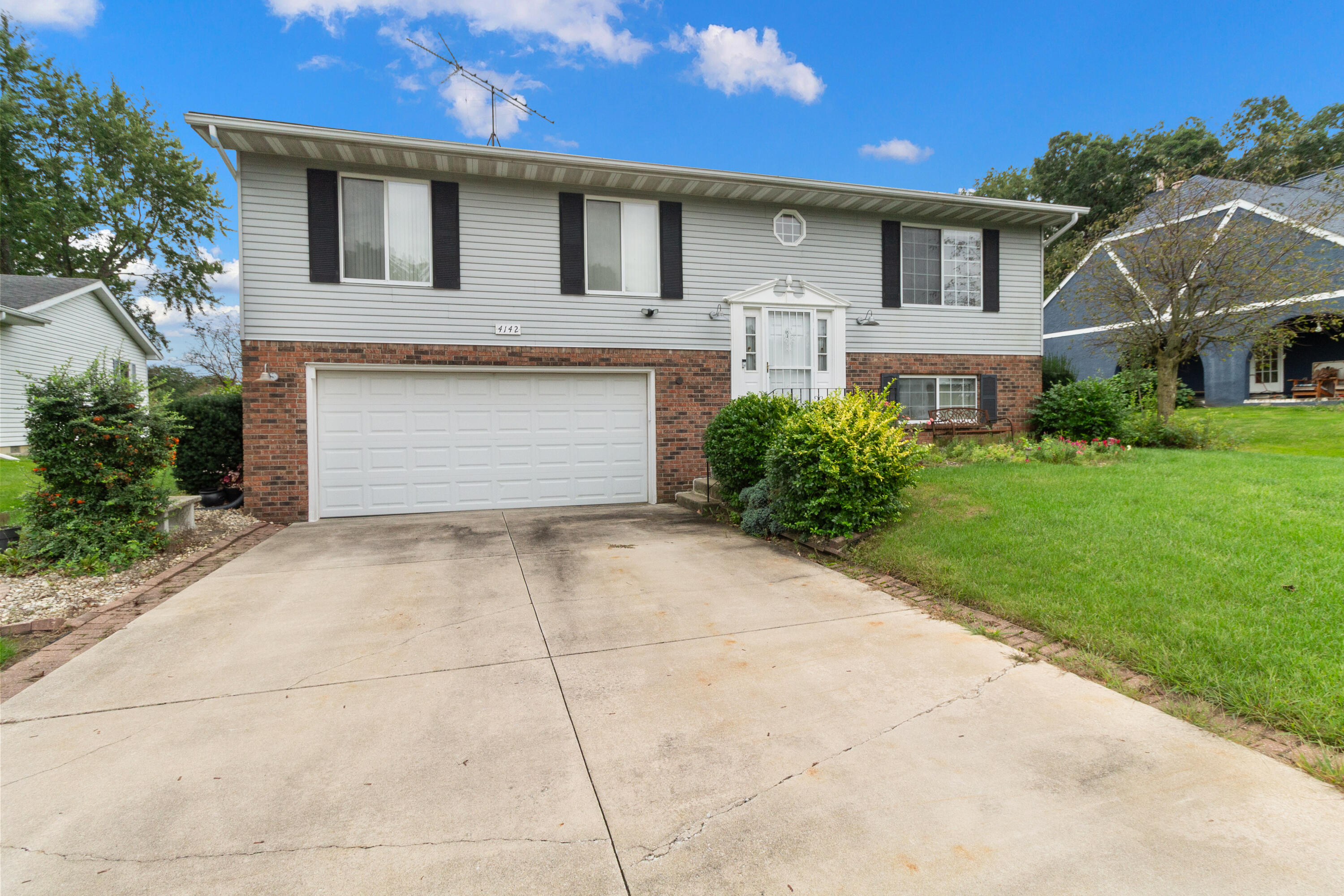 4142 Augusta Drive Property Photo 1