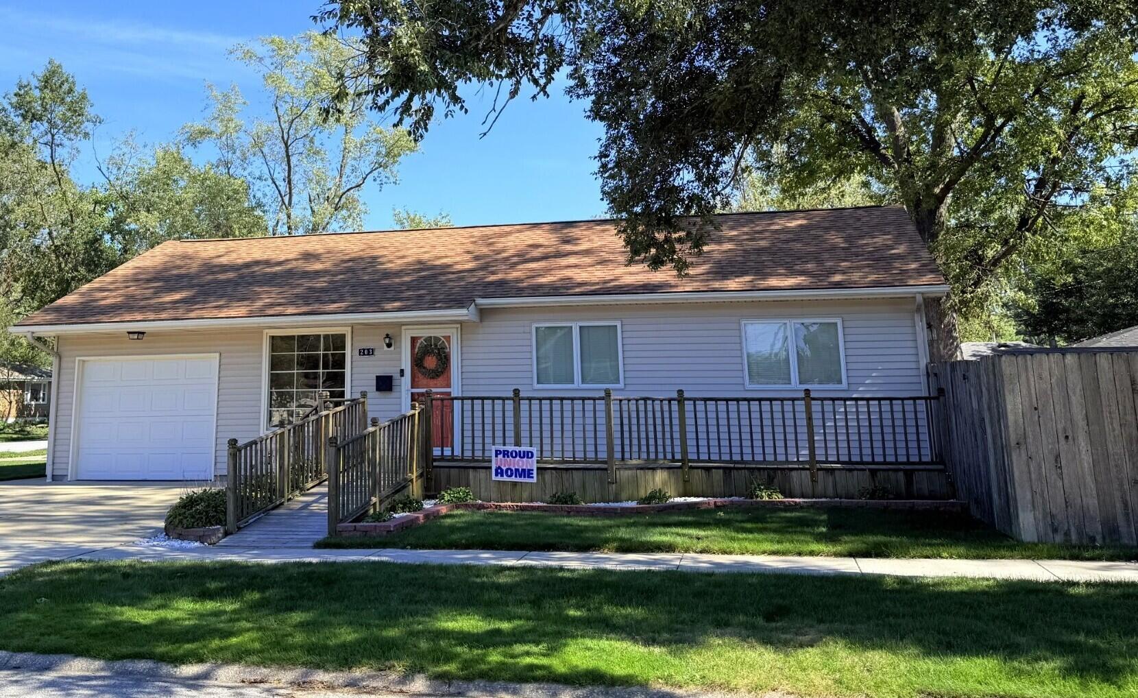 203 E Manor Drive Property Photo 1