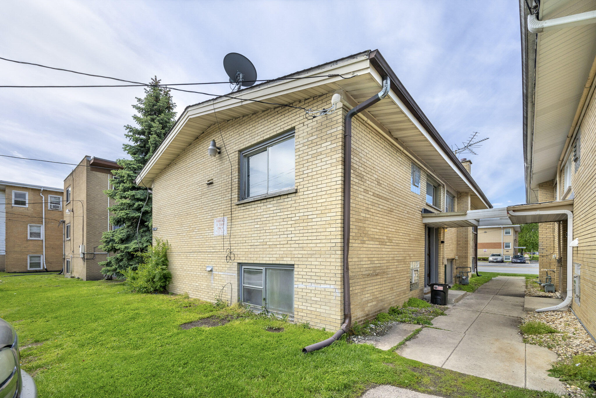 18425 Torrence Avenue Property Photo 1