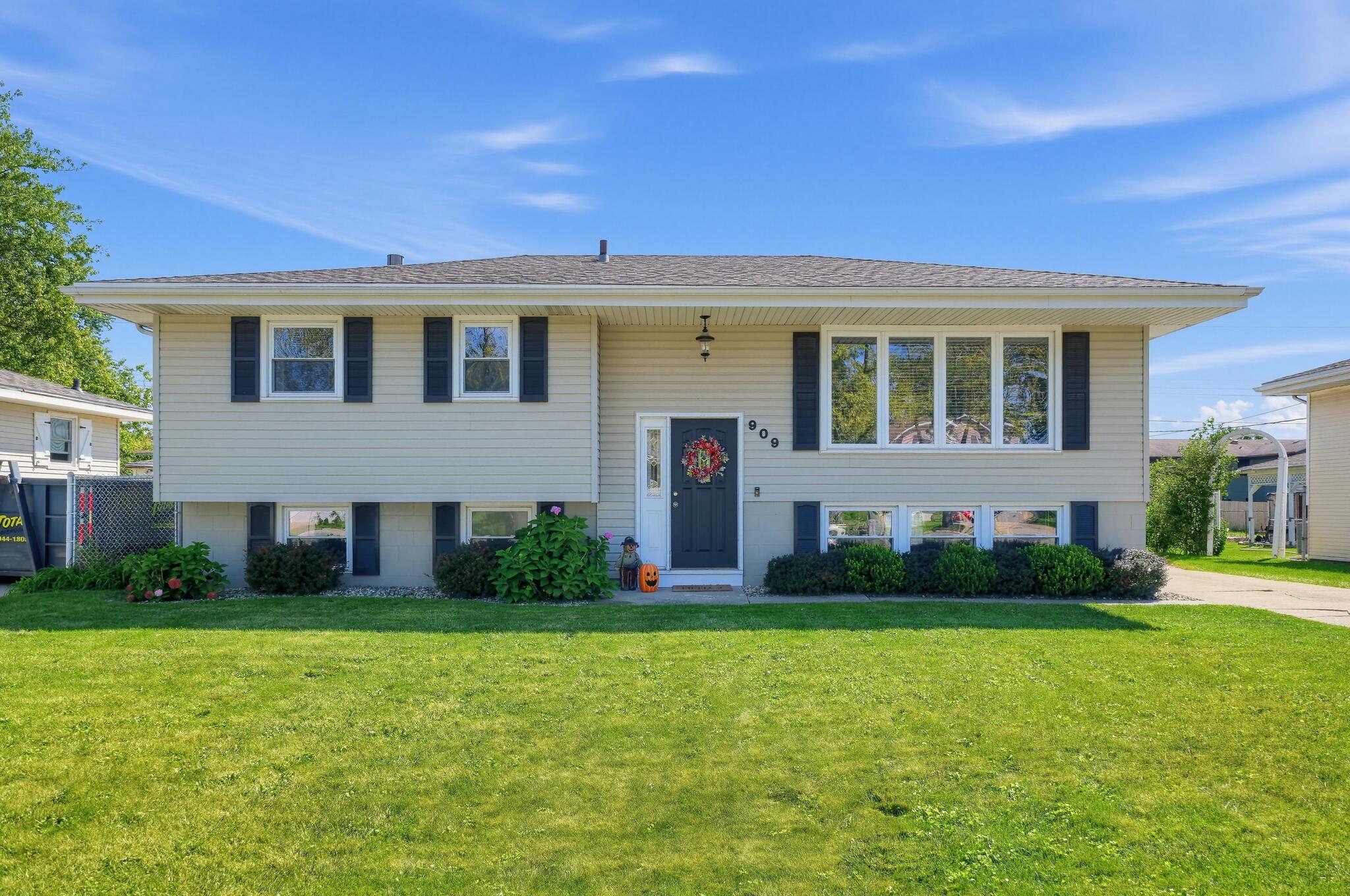 909 Tyler Avenue Property Photo 1