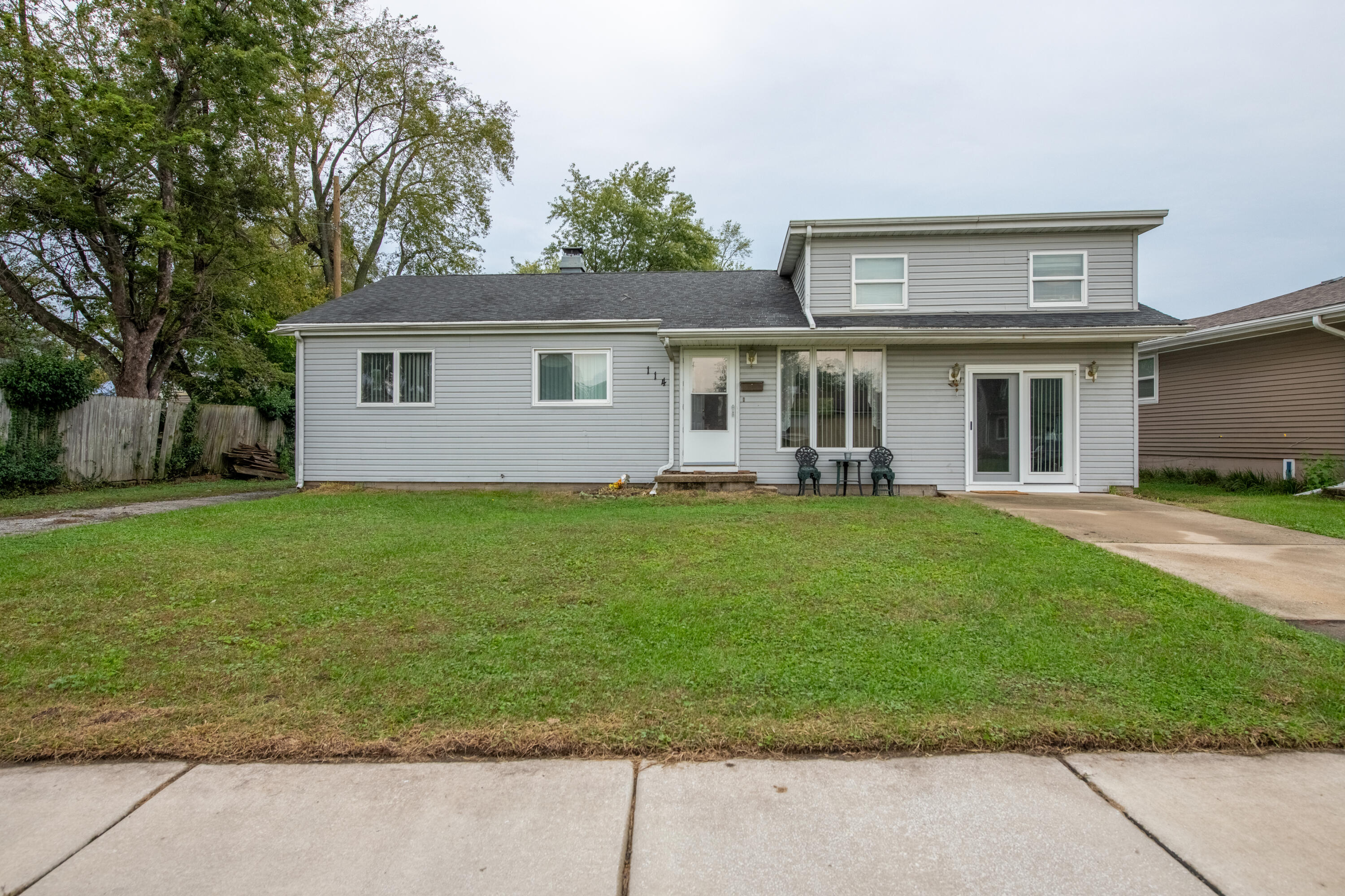 114 E Manor Drive Property Photo 1