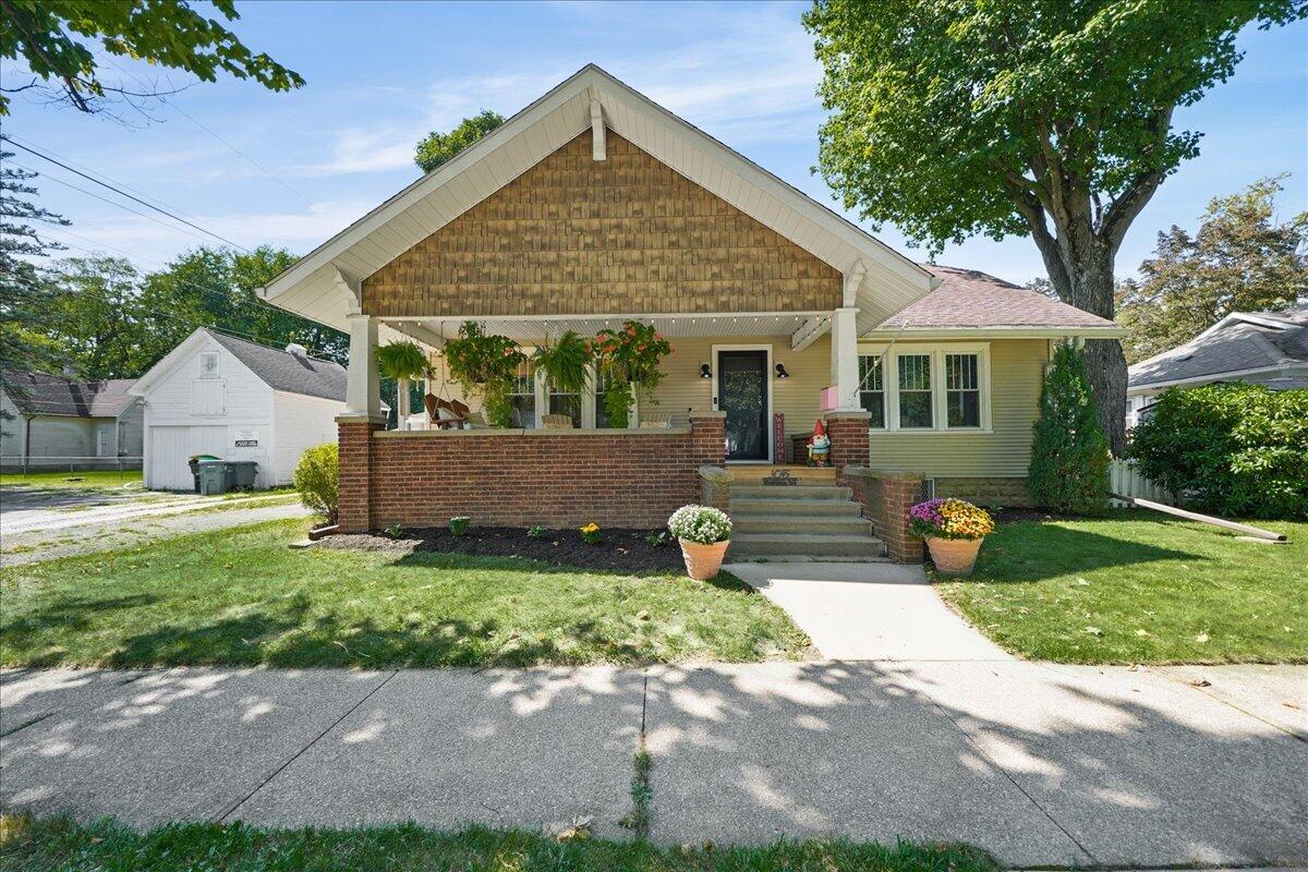 105 N Greenwich Street Property Photo 1