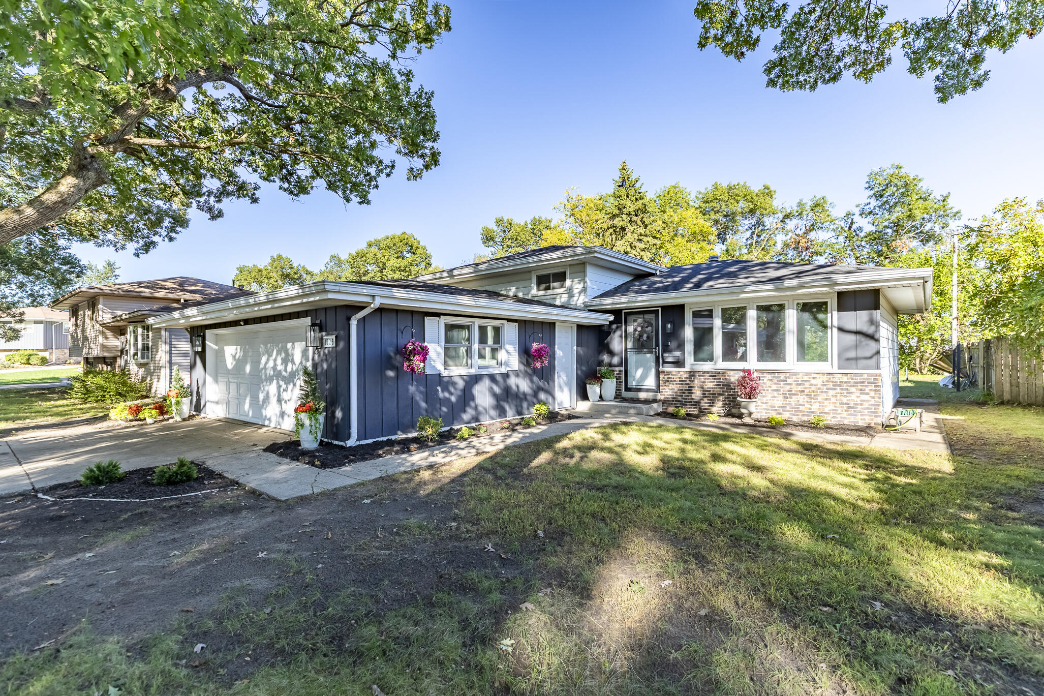 1525 N Indiana Street Property Photo 1