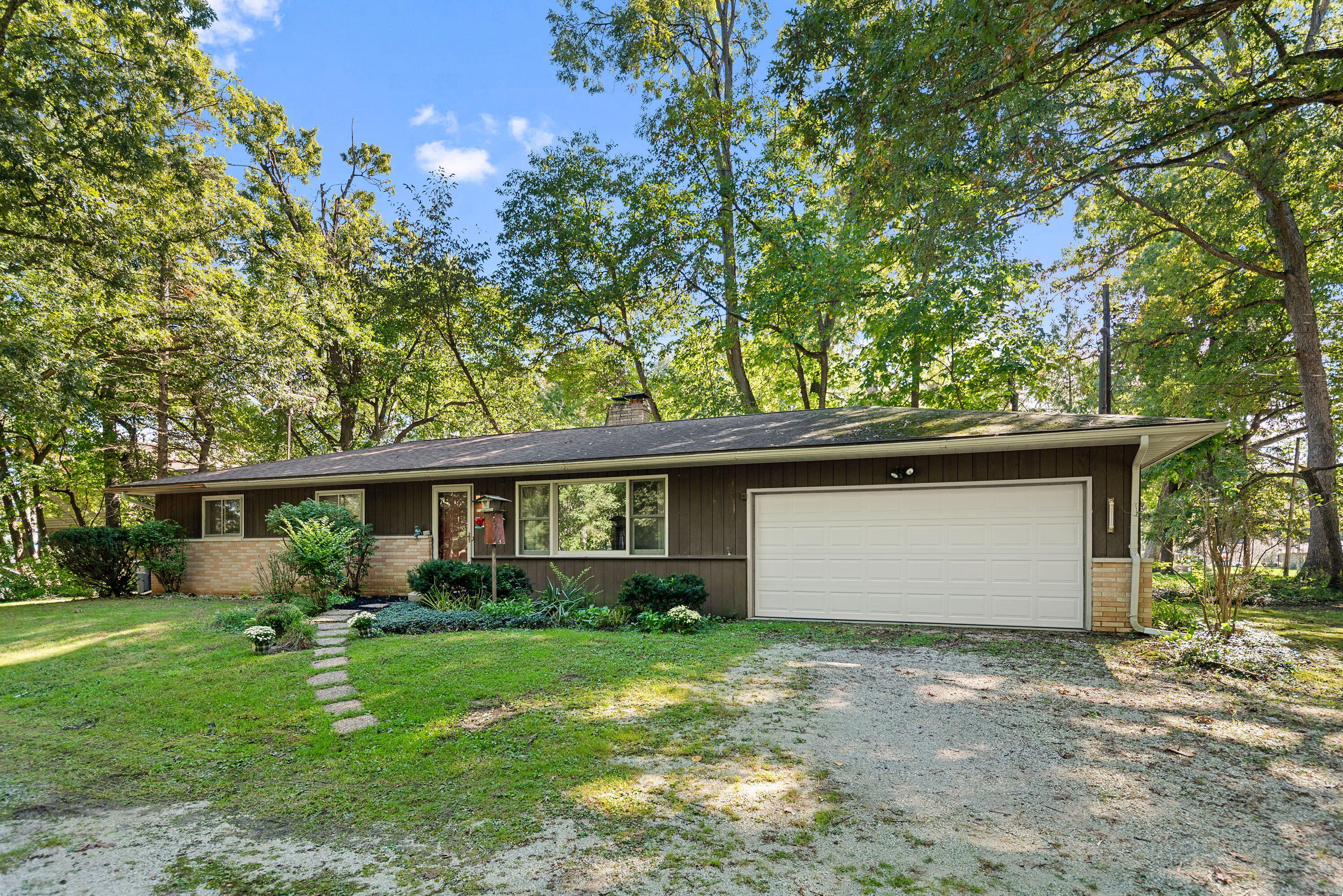 747 Waverly Road Property Photo 1
