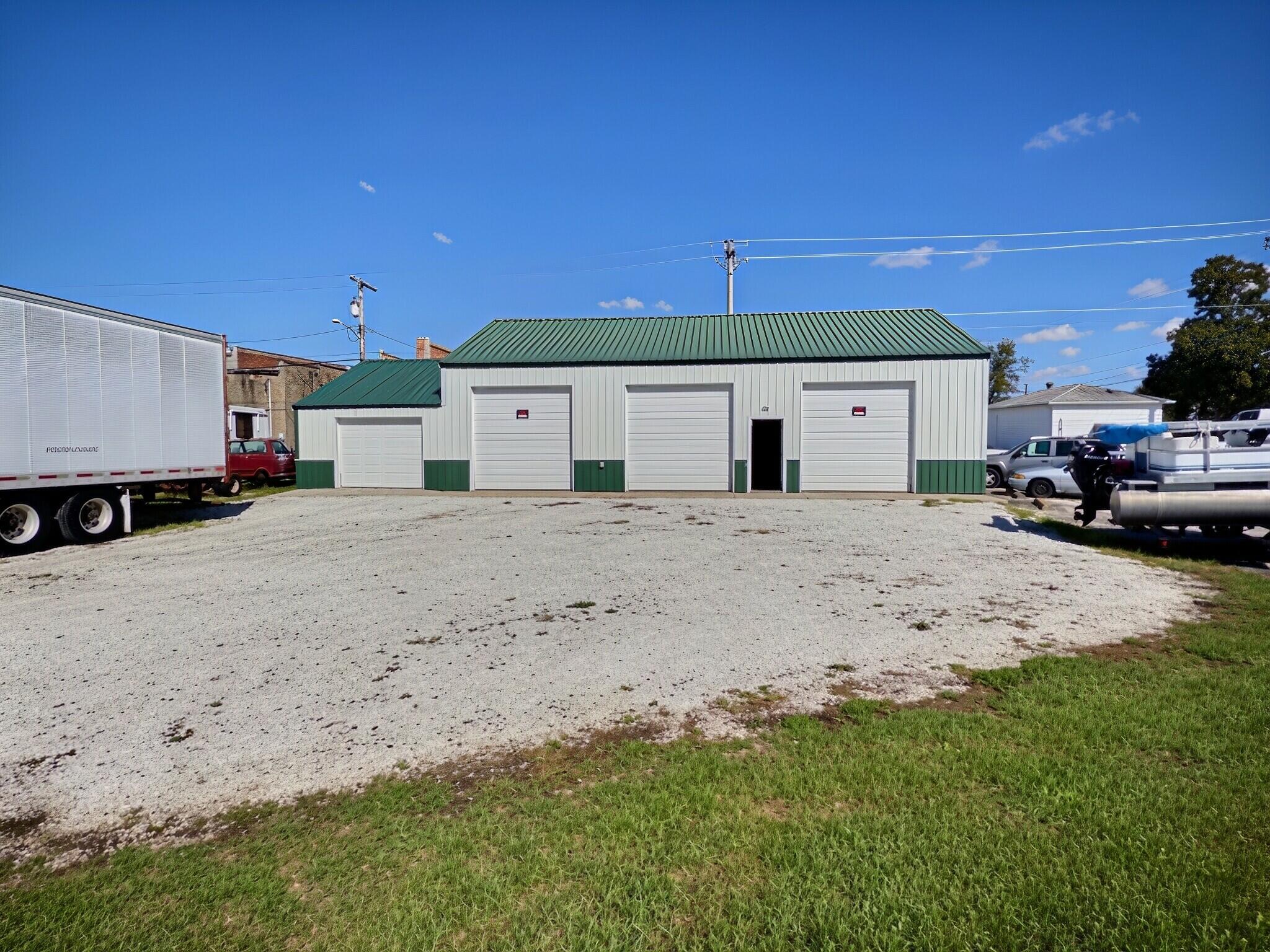 106 E Broadway Street Property Photo 1