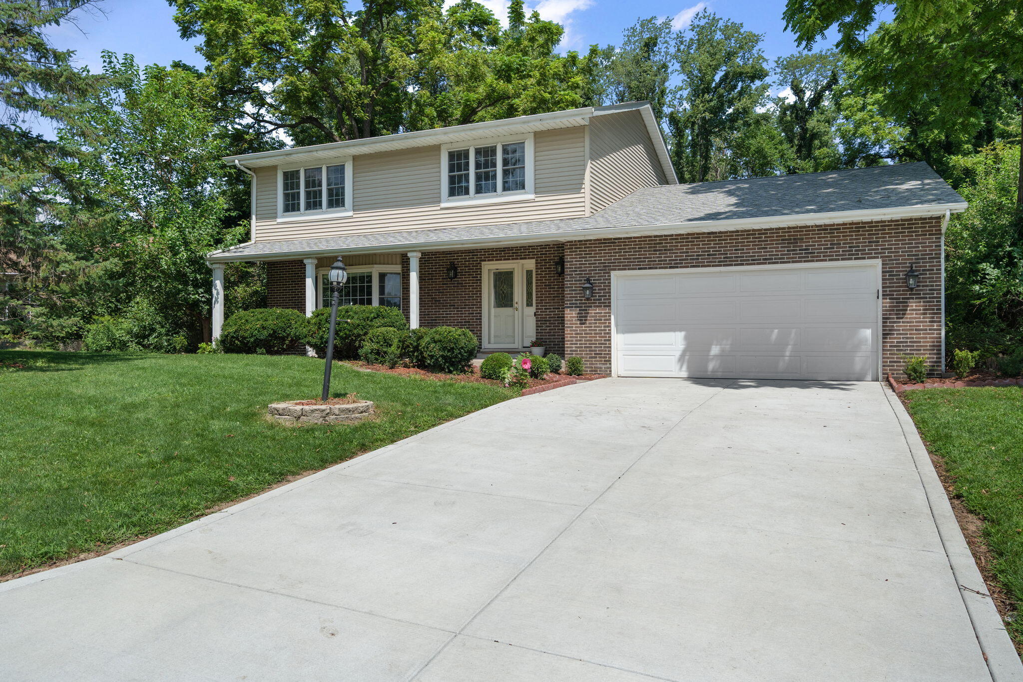 423 Shorewood Court Property Photo 1