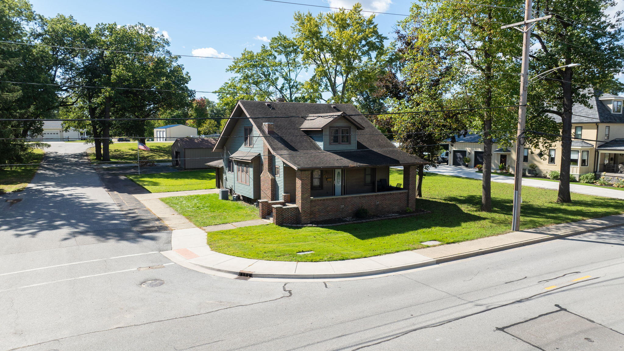 401 W Talmer Avenue Property Photo 1