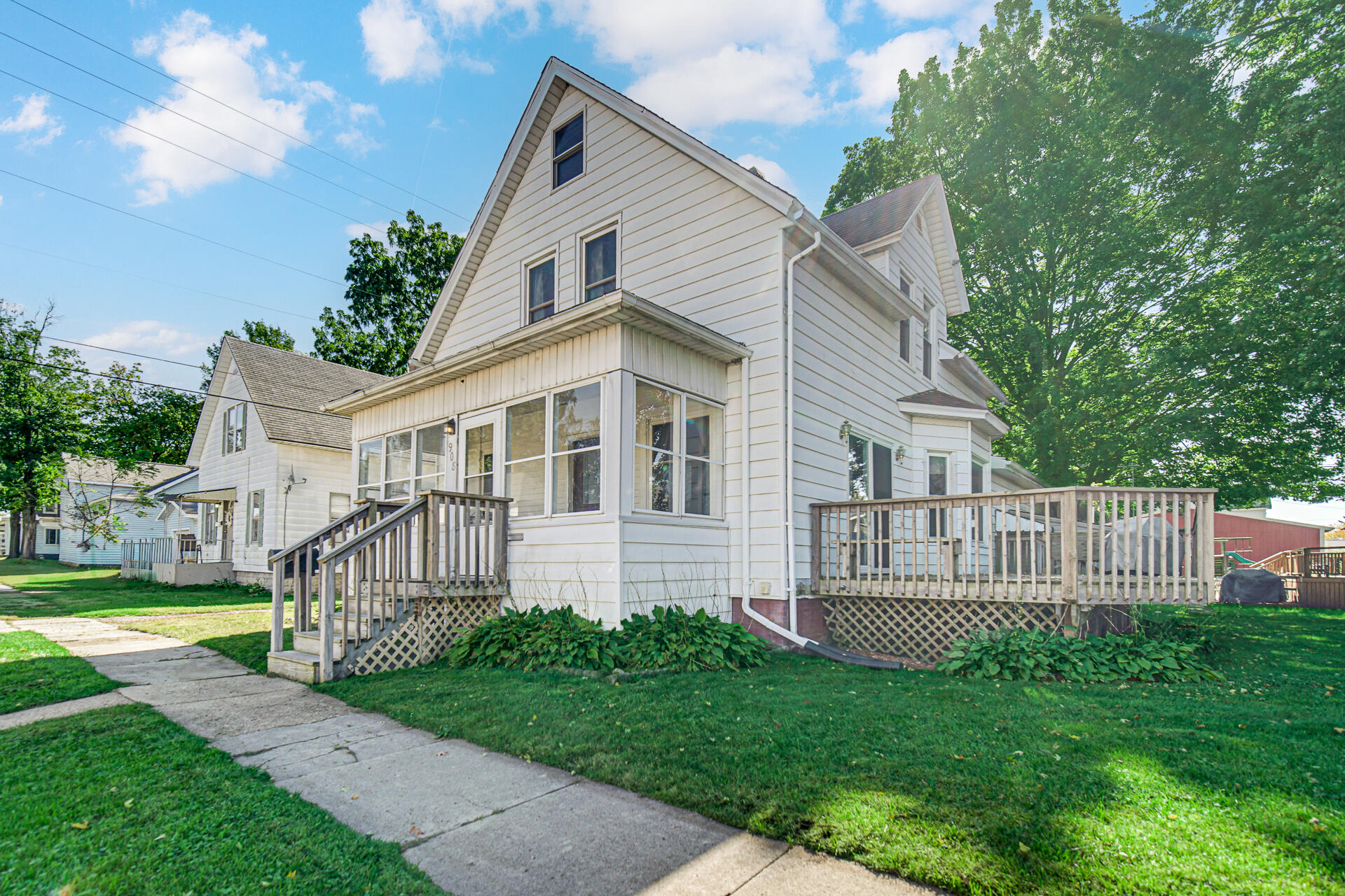 908 2nd Street Property Photo 1