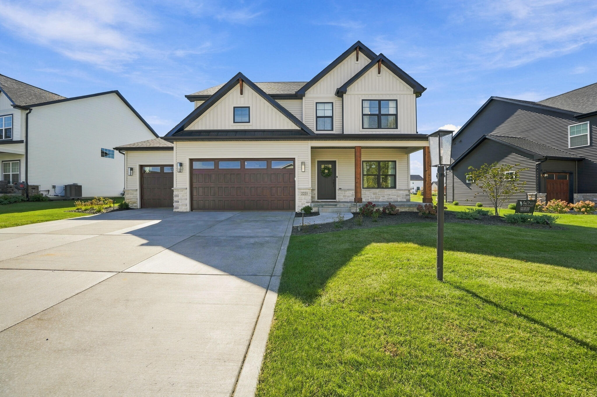 2221 Easton Park Drive Property Photo 1