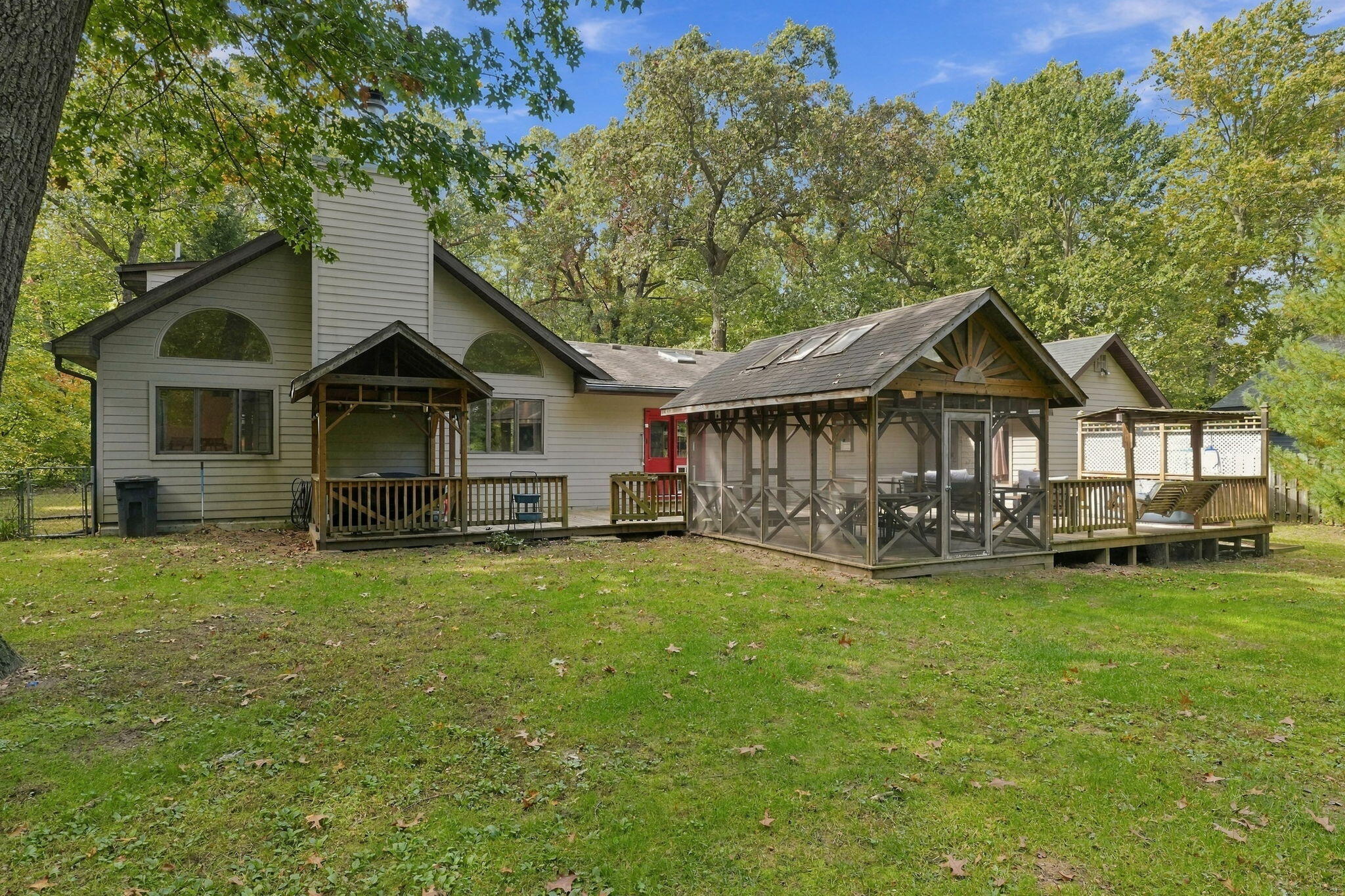 140 S Oxford Avenue Property Photo 1