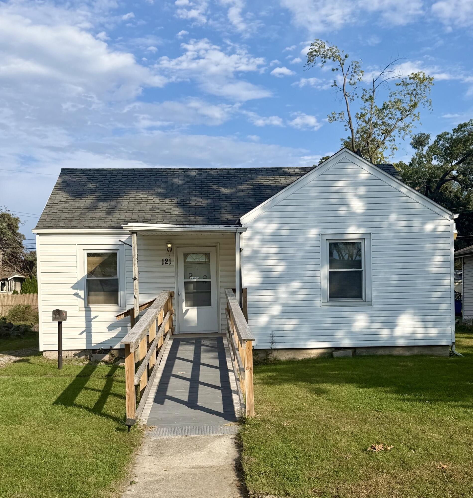 121 N Raymond Street Property Photo 1