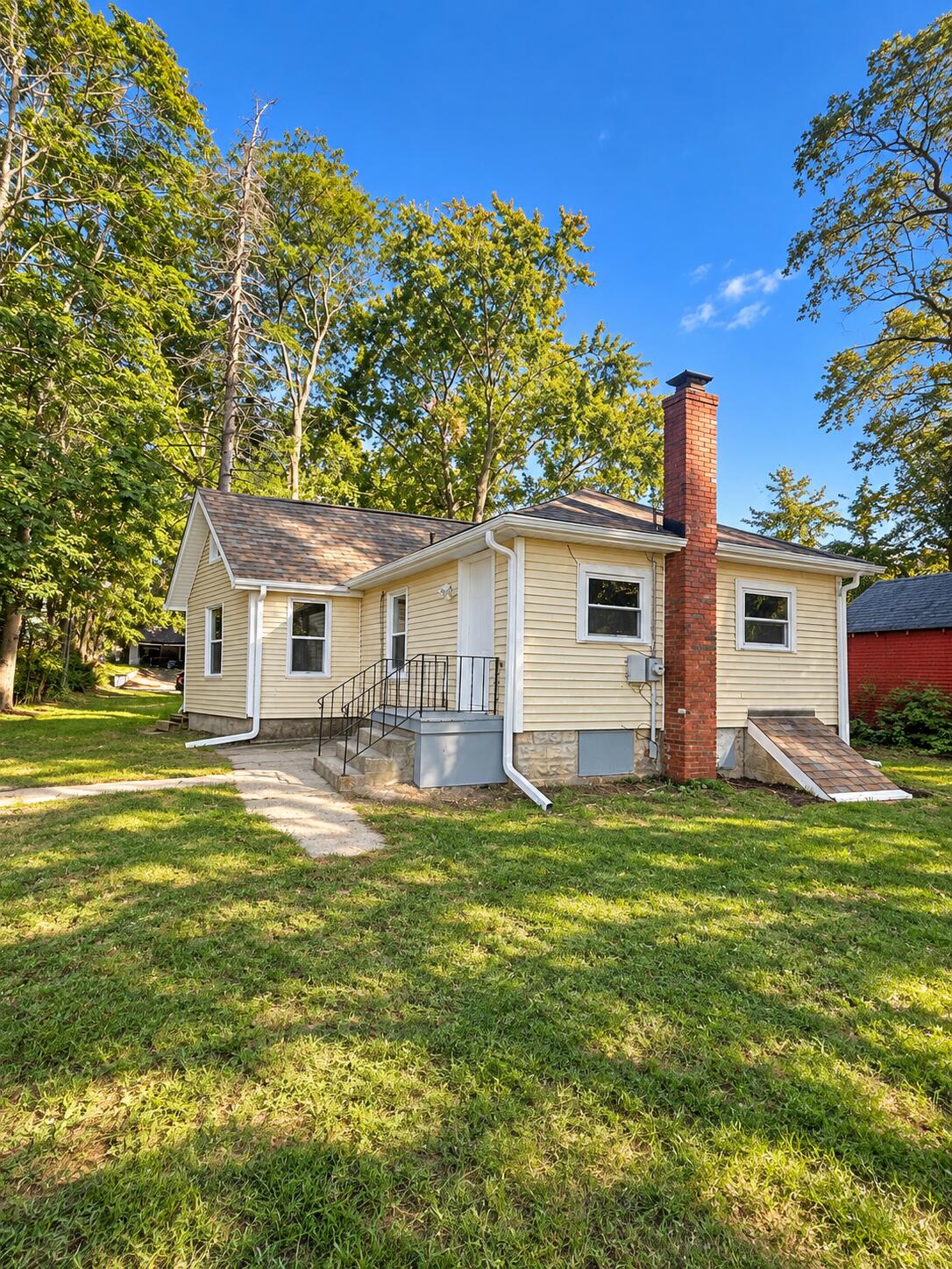 210 Ridgeland Avenue Property Photo 1
