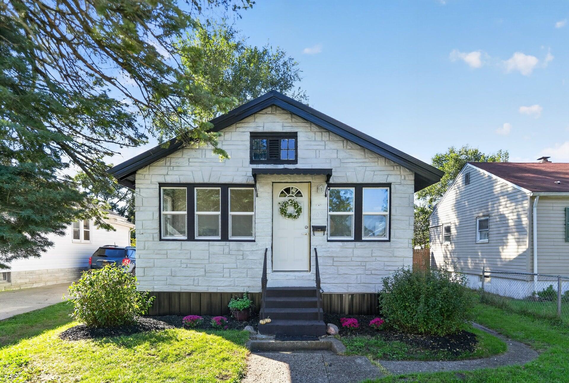 709 Dundee Street Property Photo 1