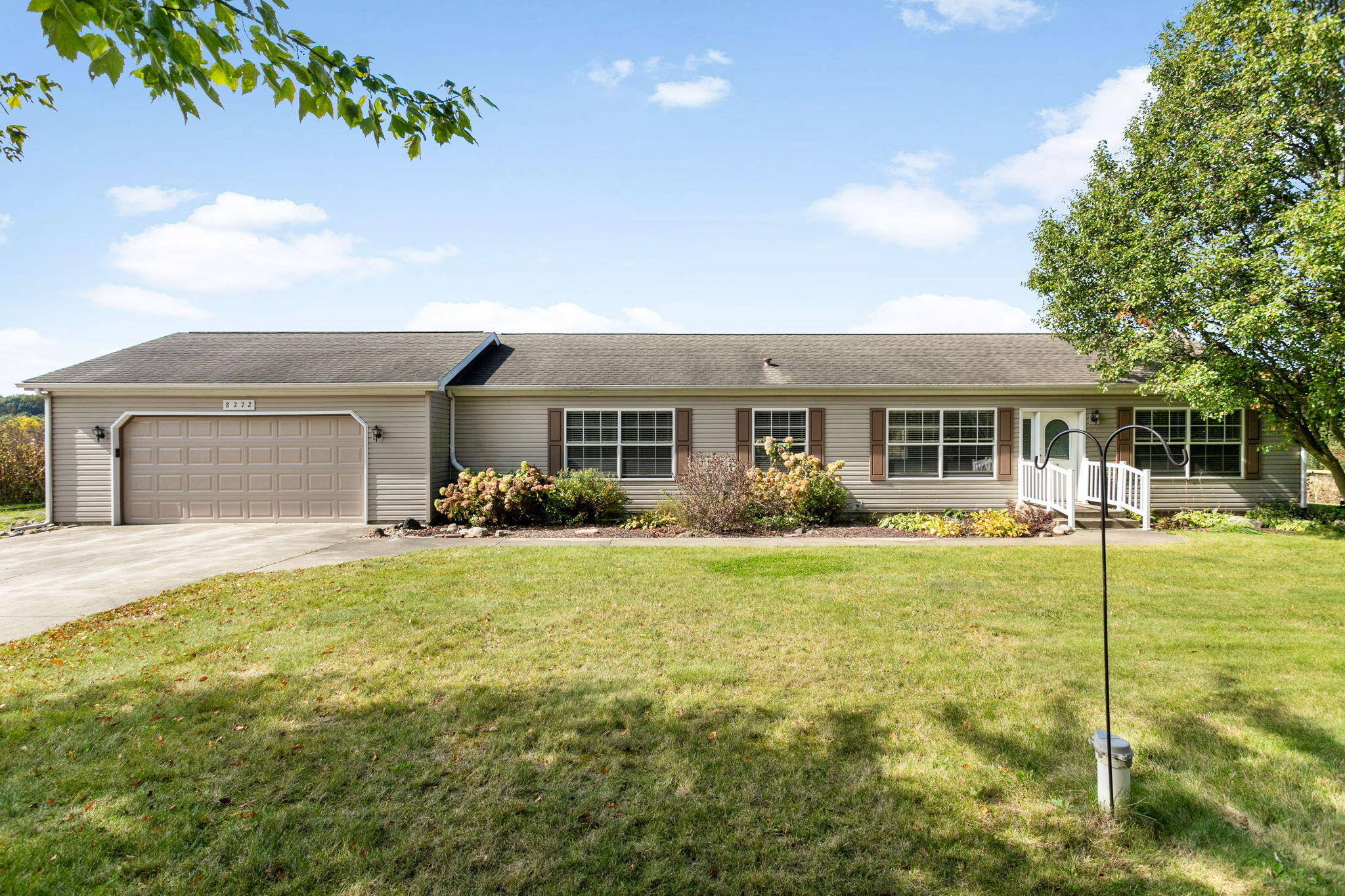 8272 N 850 Property Photo 1