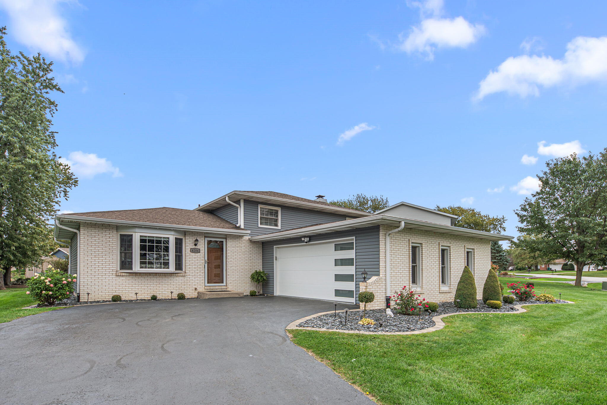 4204 Glen Oaks Drive Property Photo 1