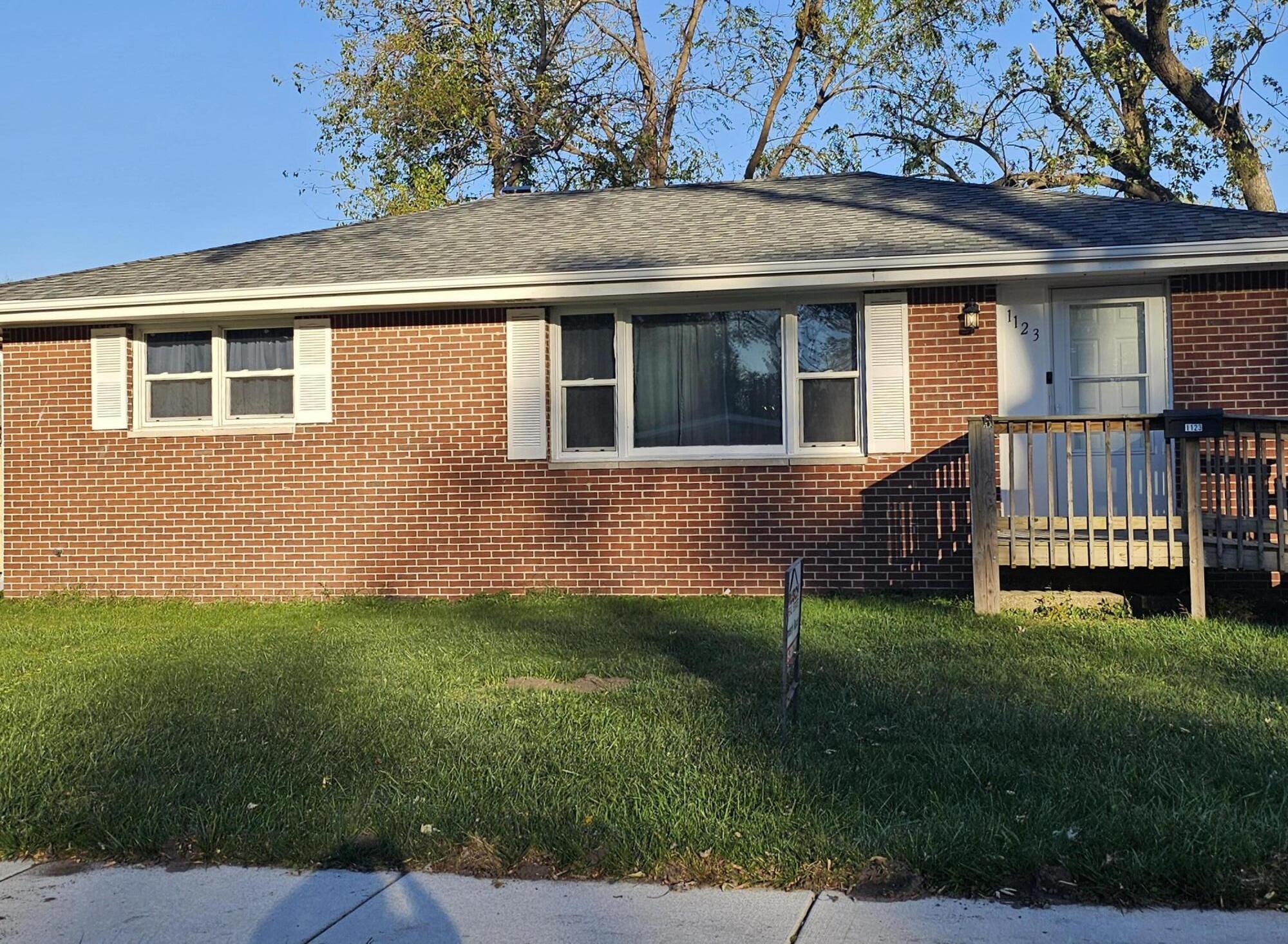 1123 N Wood Street Property Photo 1