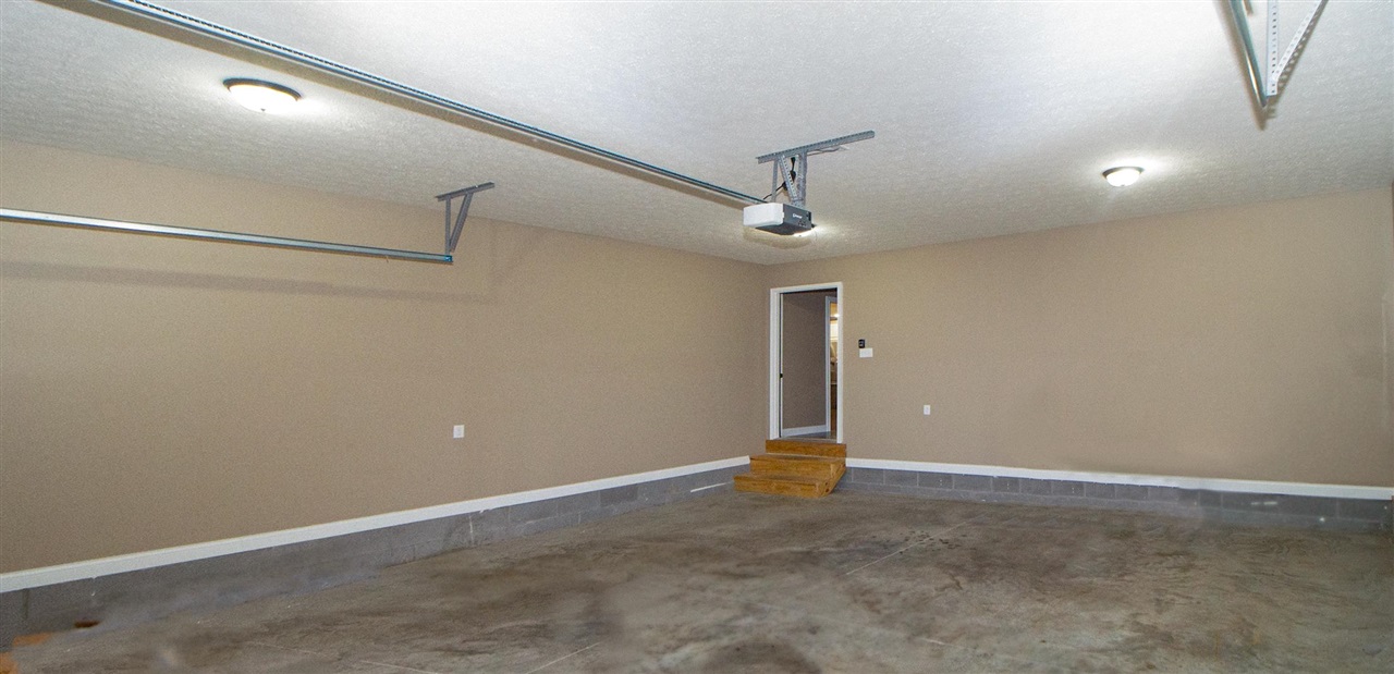 465 Meadowcrest Drive Property Photo 14