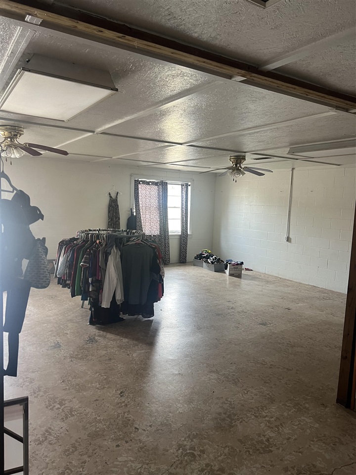 11242 S Highway 431 Property Photo 24
