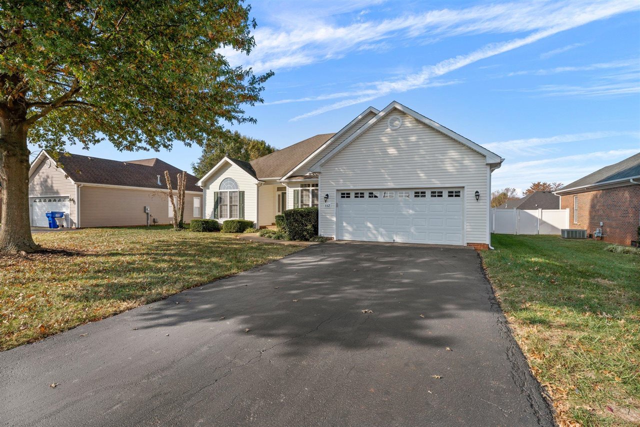 662 Muirfield Circle Property Photo 3