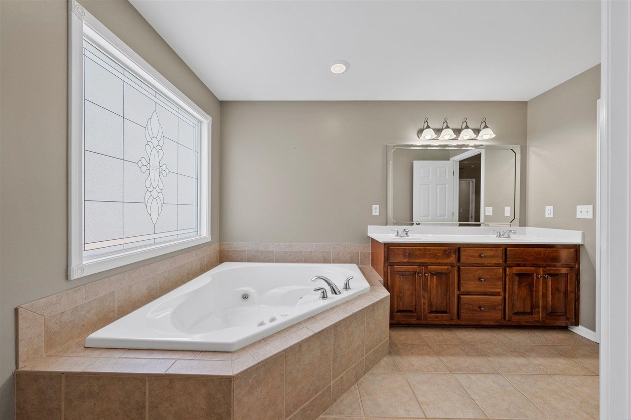 662 Muirfield Circle Property Photo 14