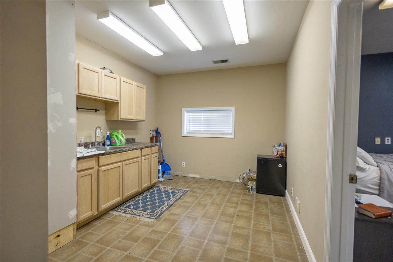 237 & 267 N Graham Street Property Photo 14