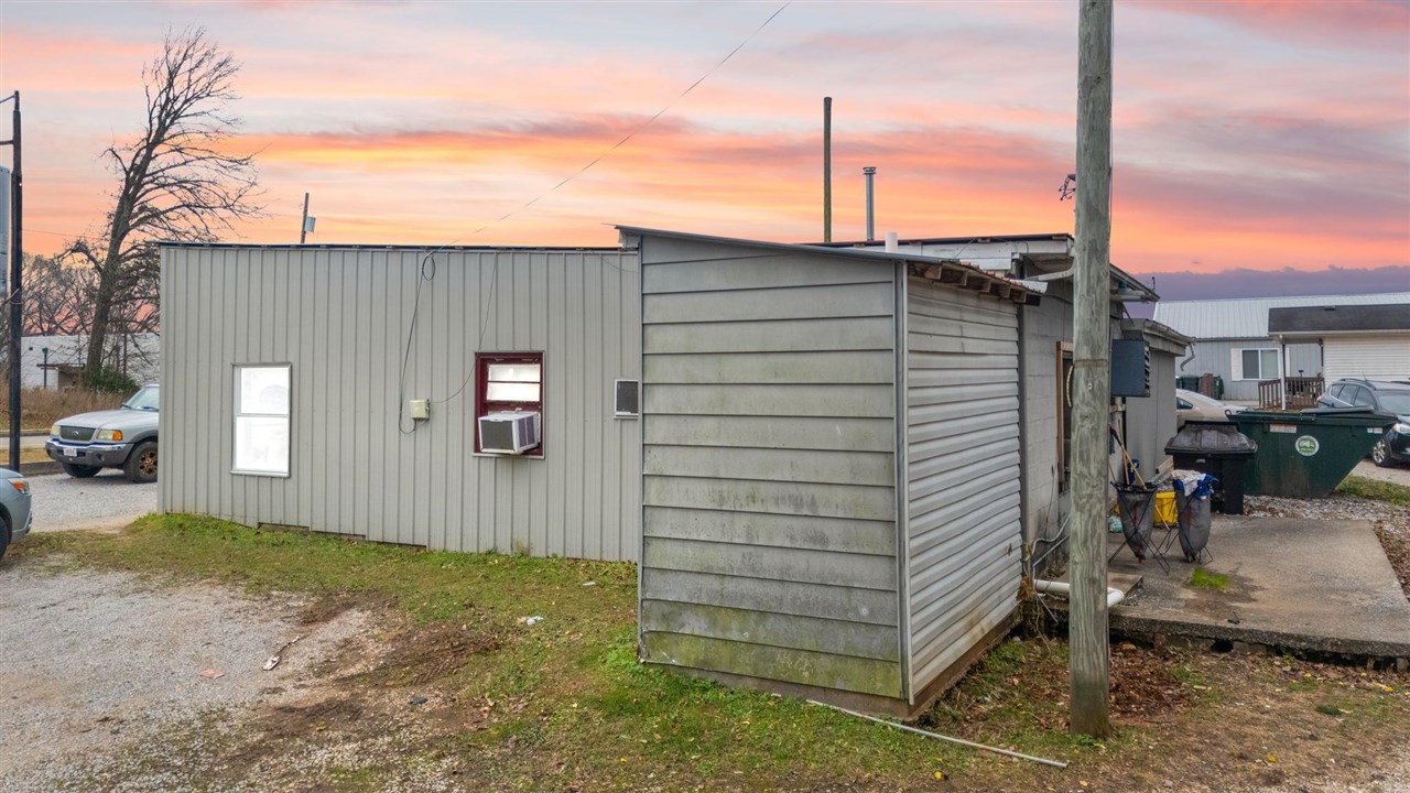 1025 Main Street Property Photo 5
