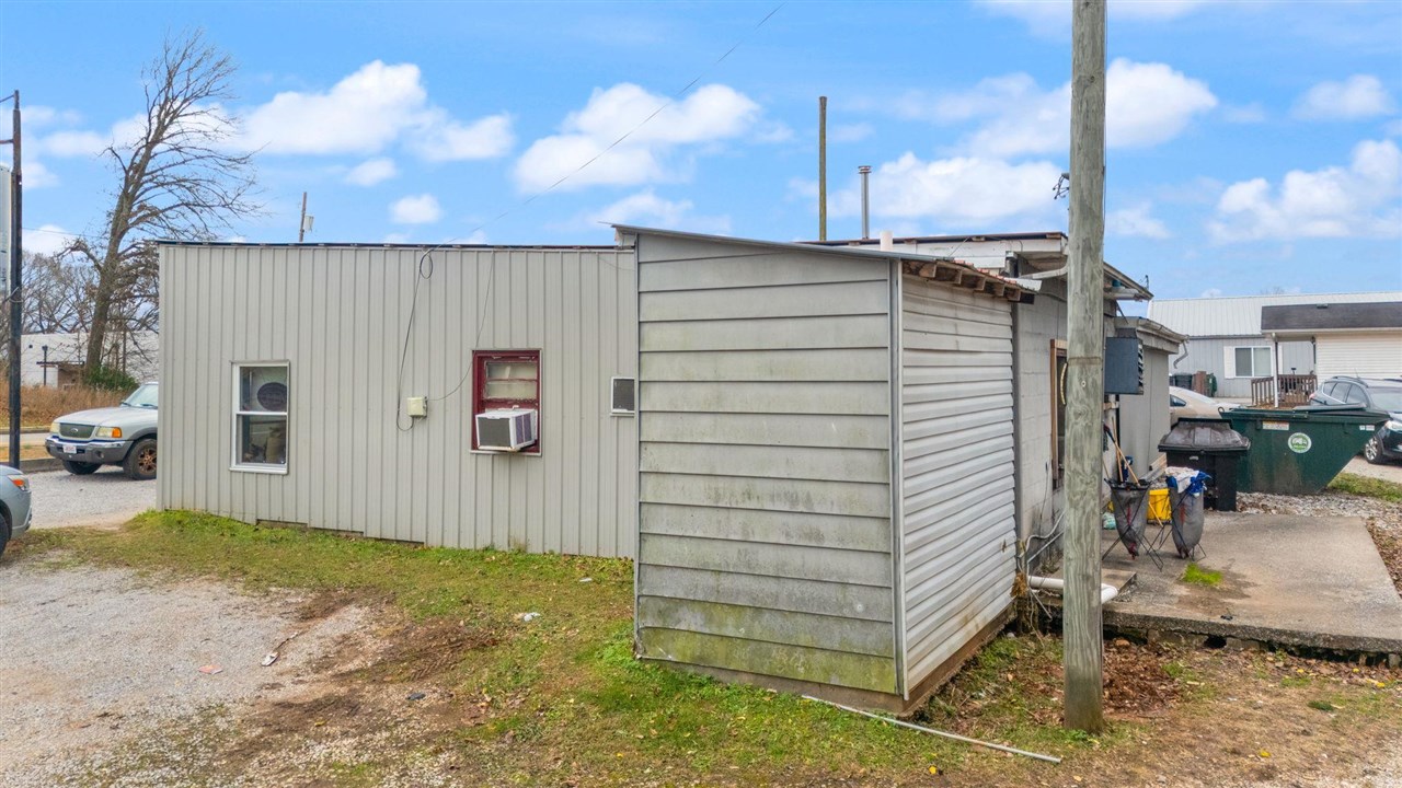 1025 Main Street Property Photo 6