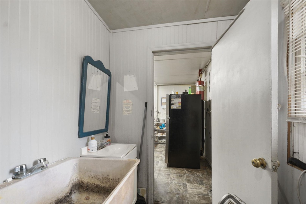 1025 Main Street Property Photo 30