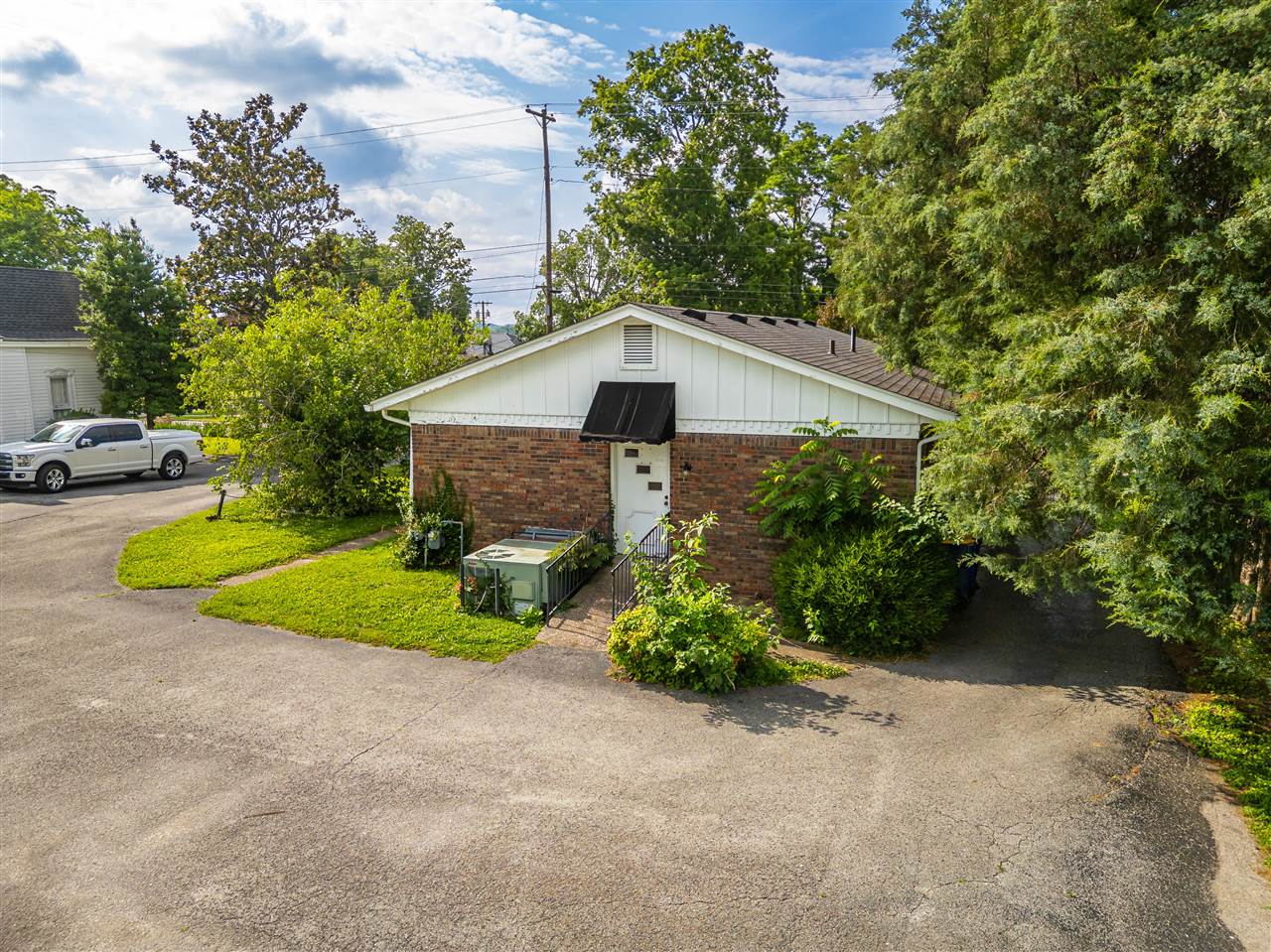 248 E 5th Street Property Photo 6