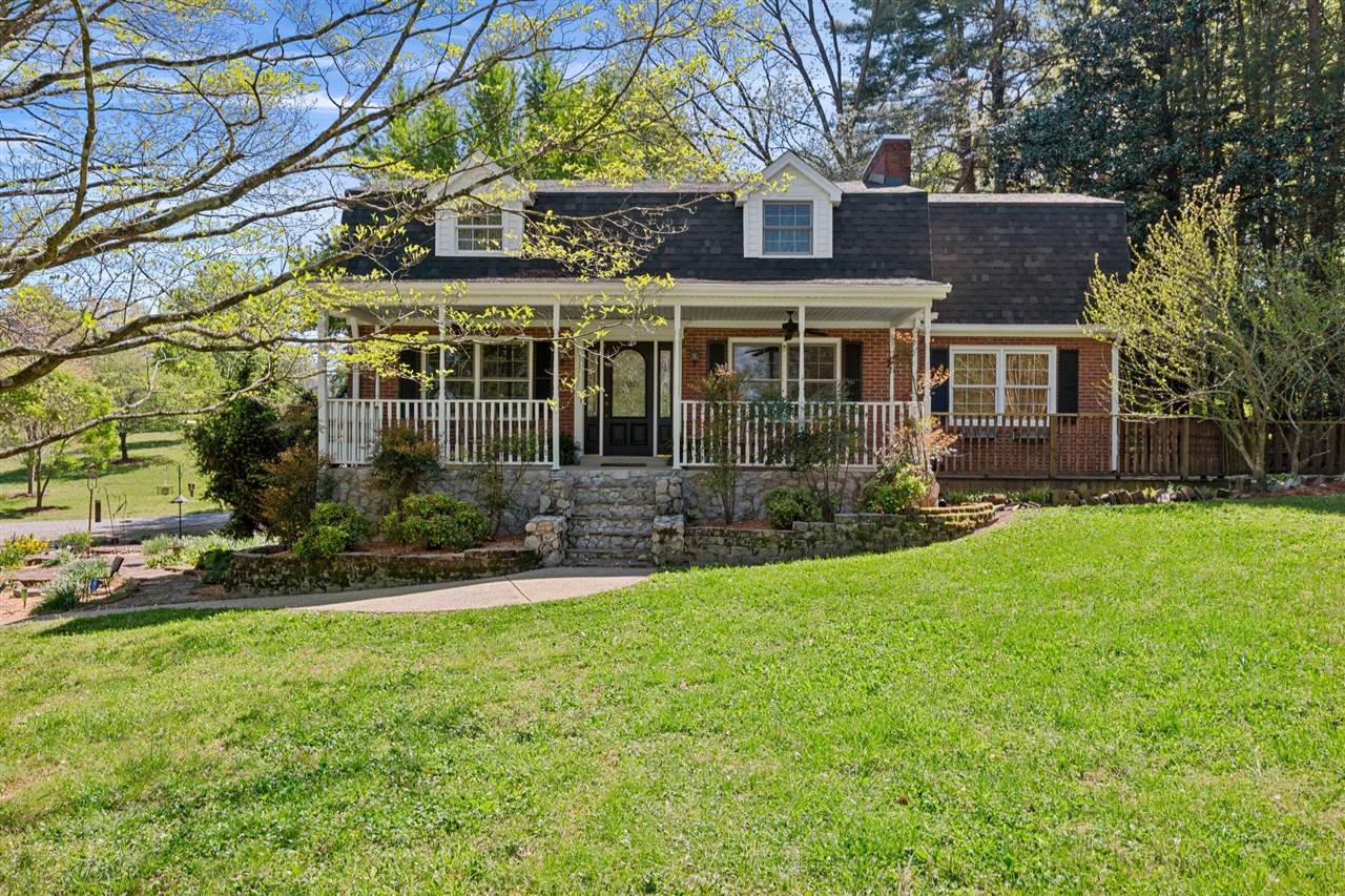 2037 Middle Bridge Road Property Photo 1