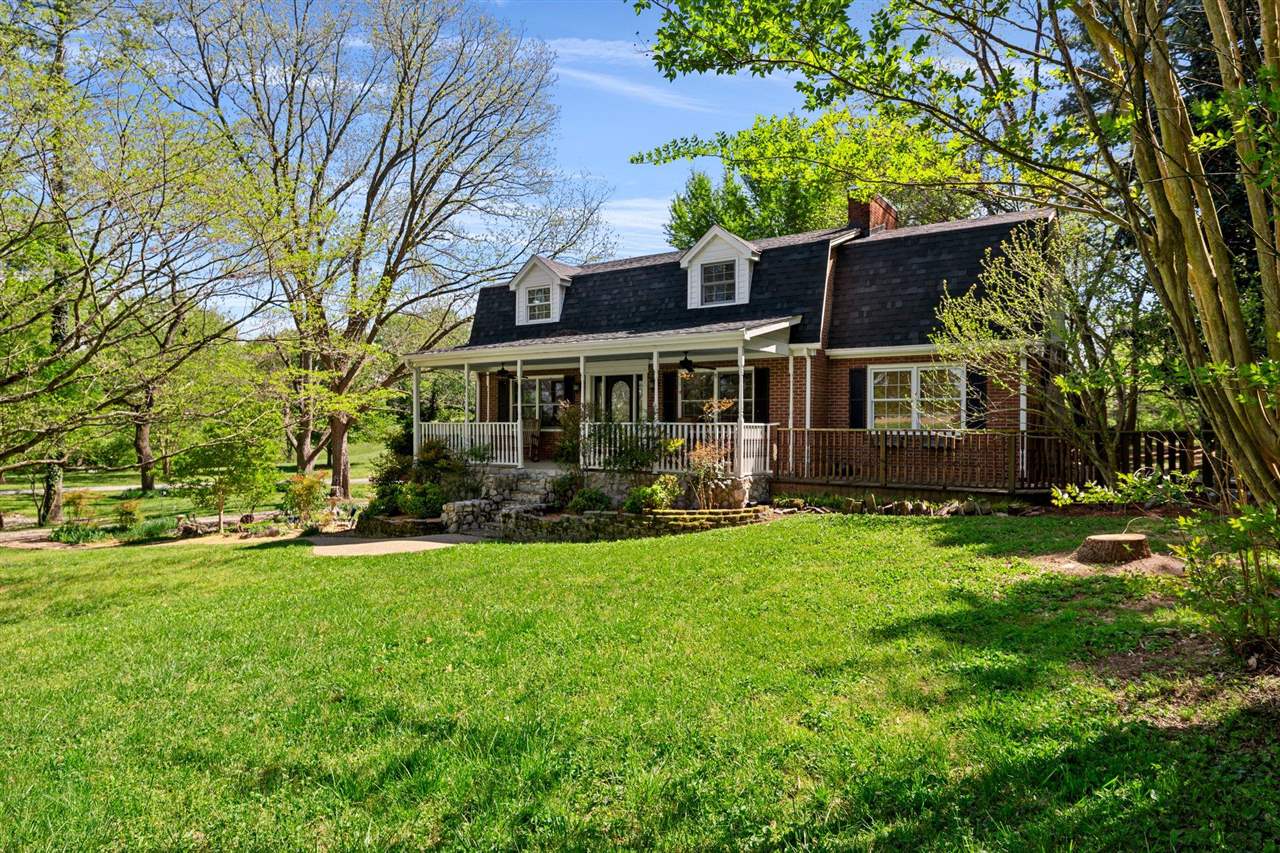 2037 Middle Bridge Road Property Photo 2