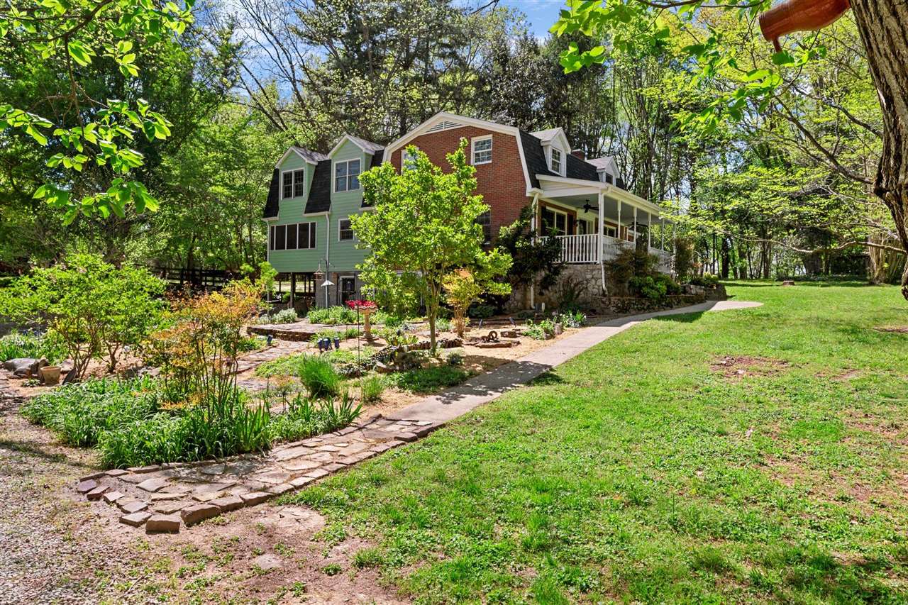 2037 Middle Bridge Road Property Photo 4