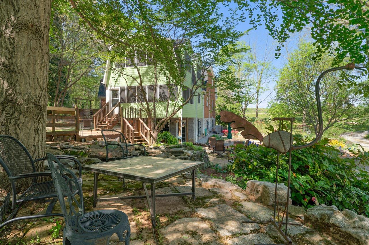 2037 Middle Bridge Road Property Photo 9