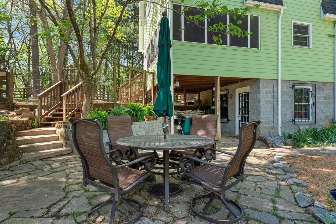 2037 Middle Bridge Road Property Photo 12