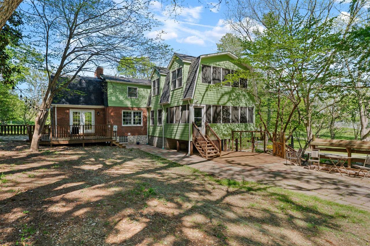 2037 Middle Bridge Road Property Photo 13