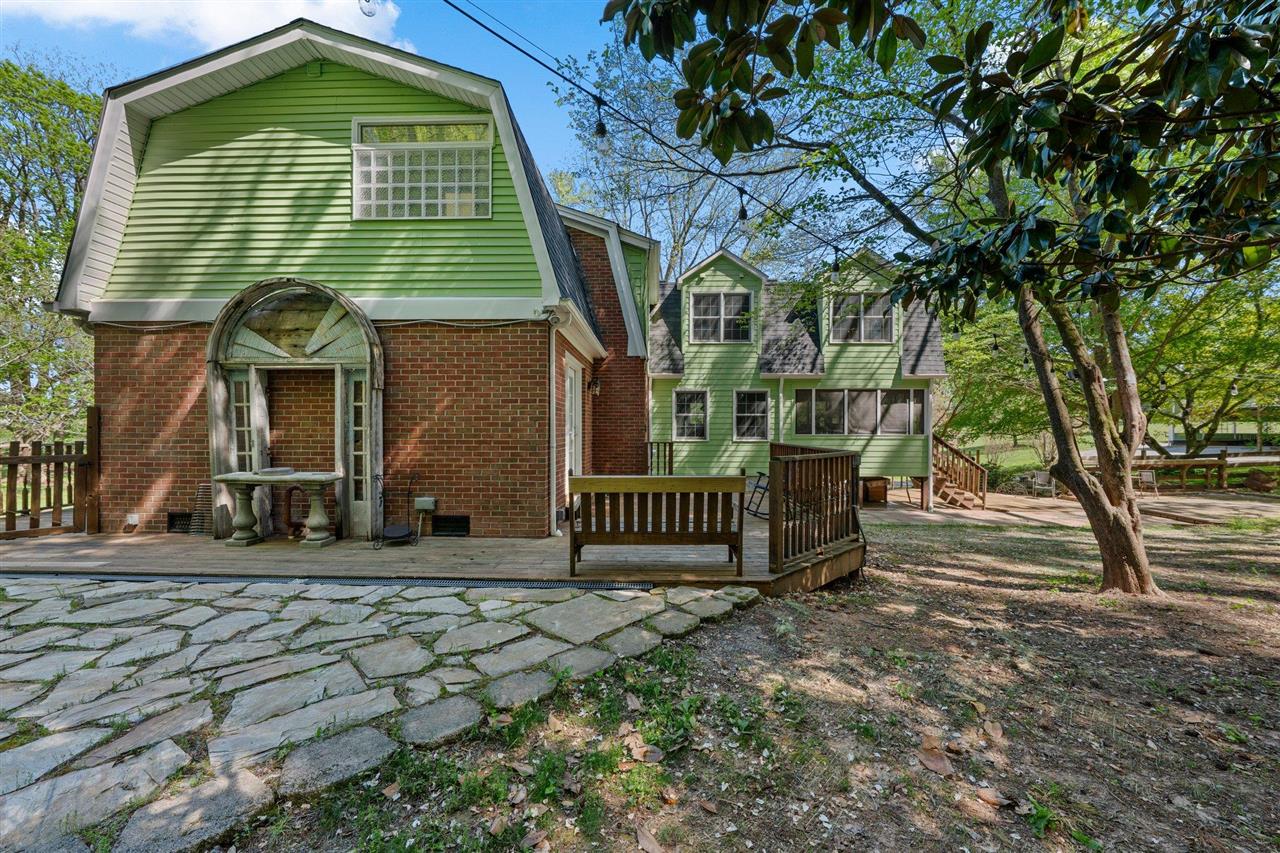 2037 Middle Bridge Road Property Photo 14
