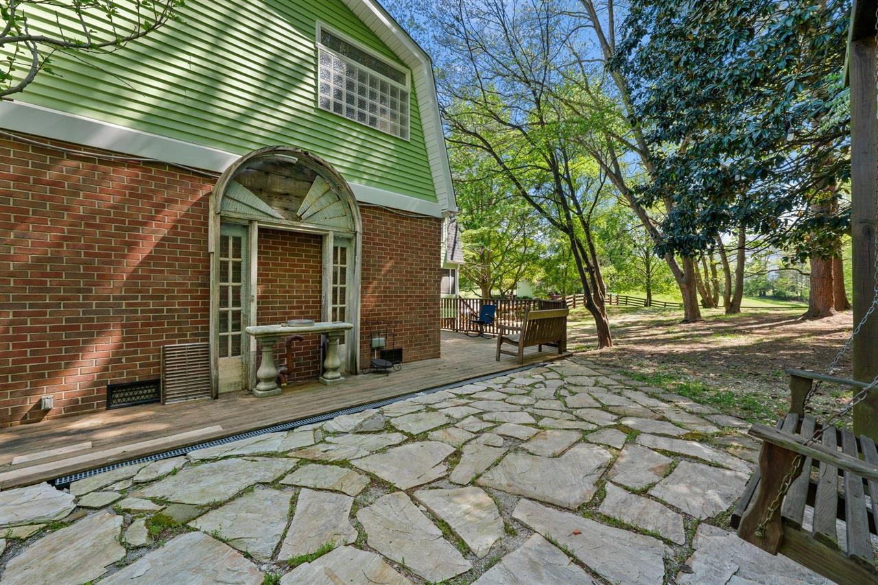 2037 Middle Bridge Road Property Photo 15