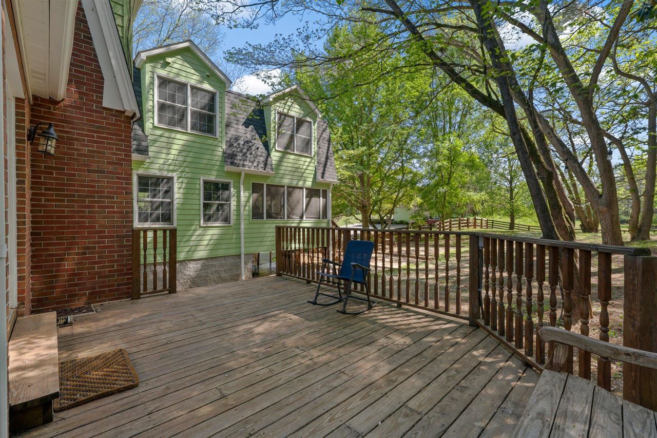 2037 Middle Bridge Road Property Photo 16