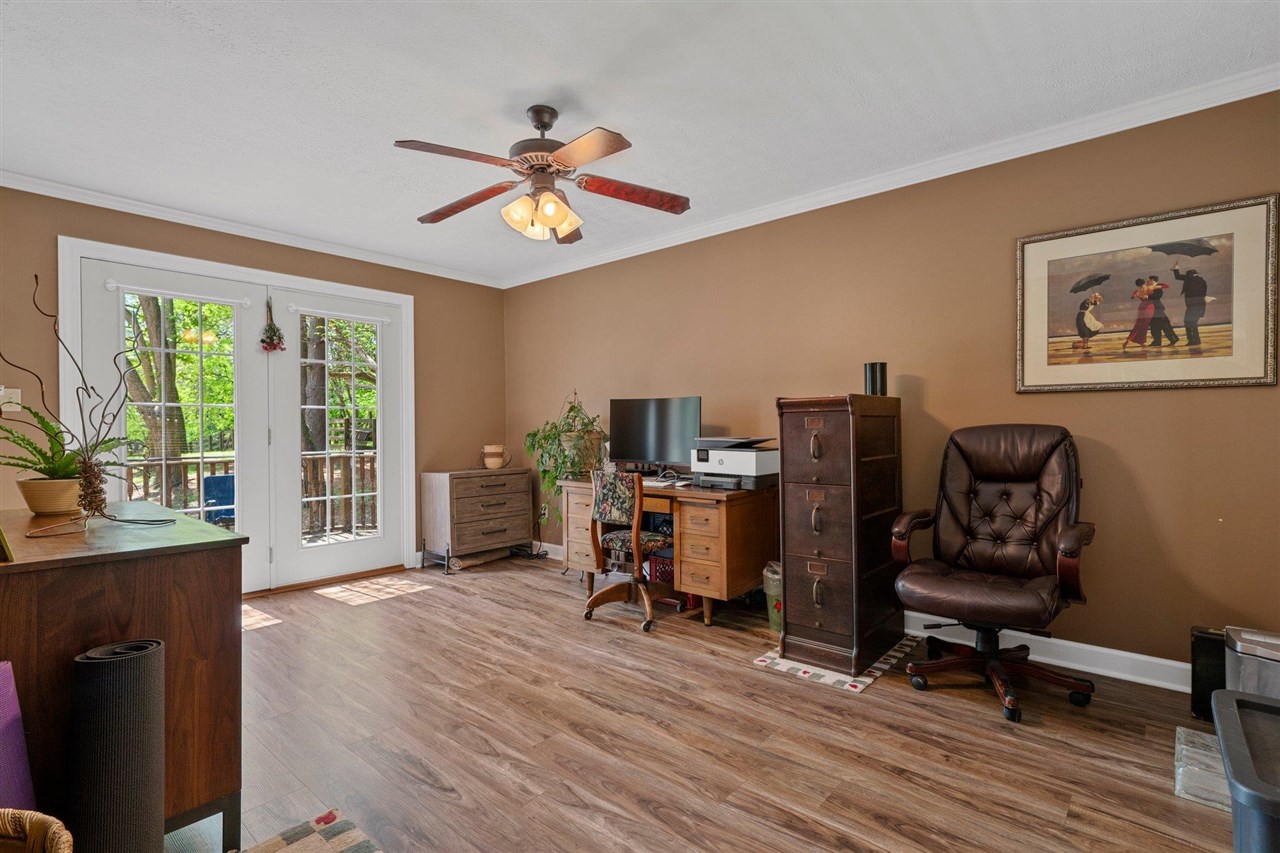 2037 Middle Bridge Road Property Photo 23
