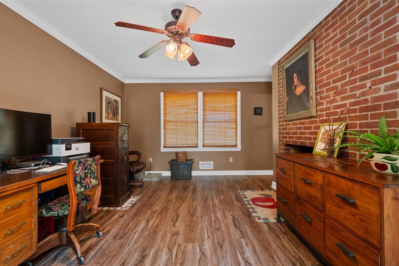2037 Middle Bridge Road Property Photo 24