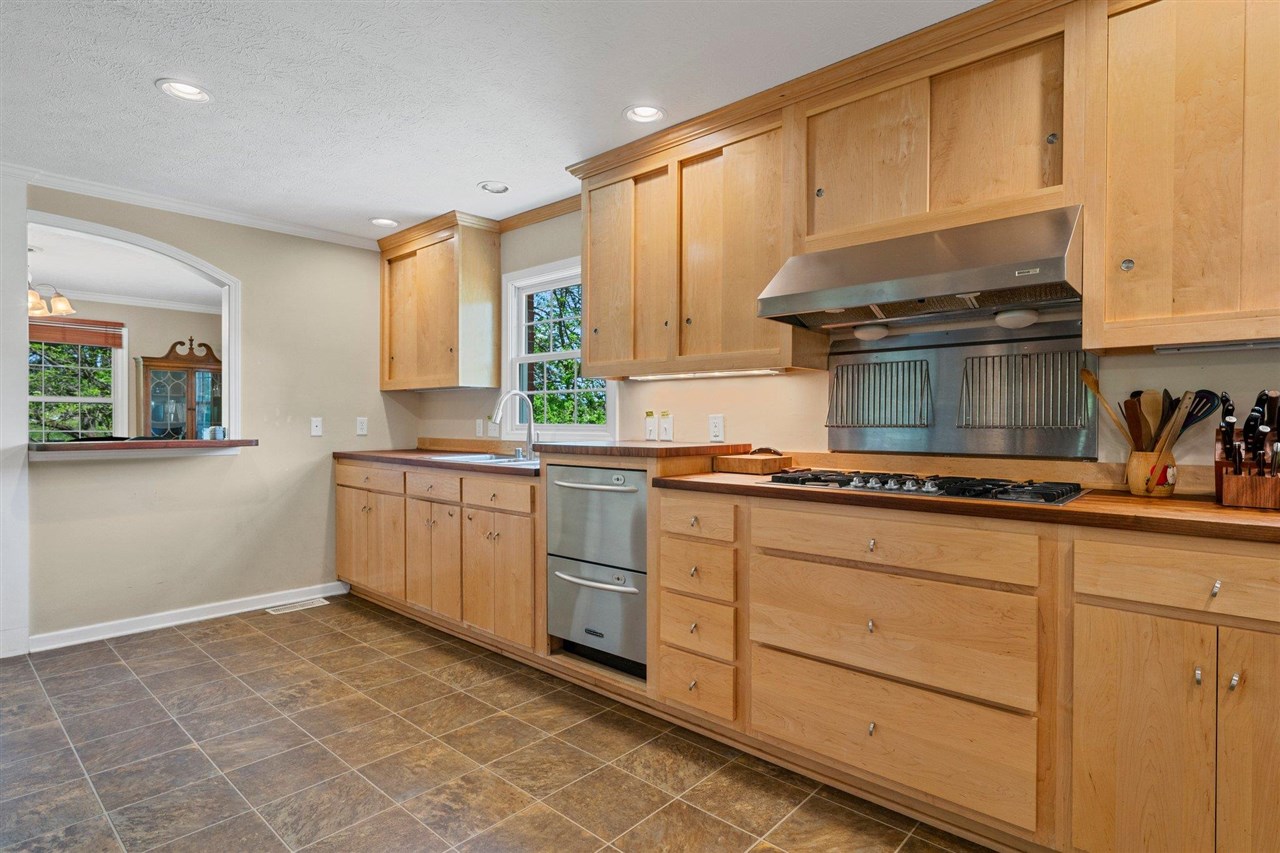 2037 Middle Bridge Road Property Photo 30