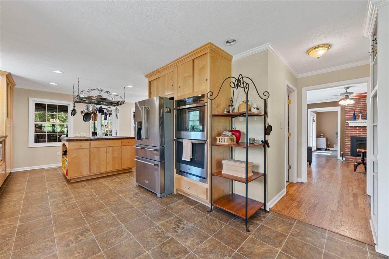 2037 Middle Bridge Road Property Photo 32